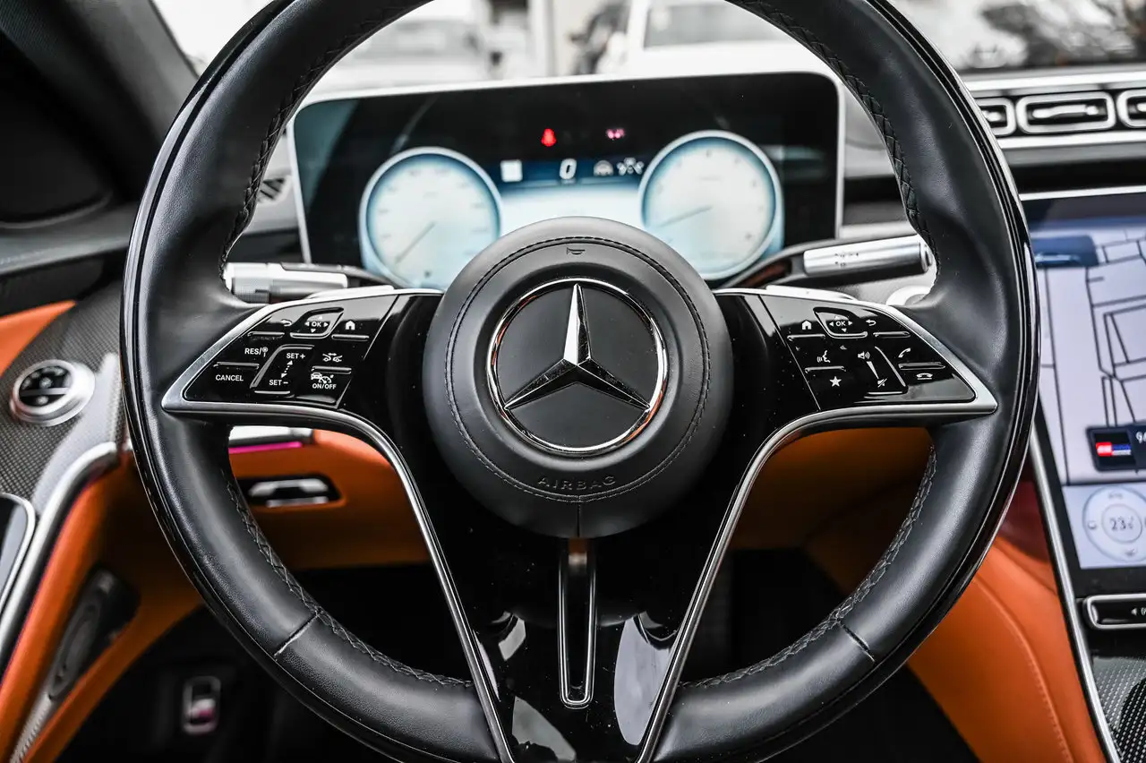 Mercedes-Benz S-Class снимка Mercedes-Benz S-Class