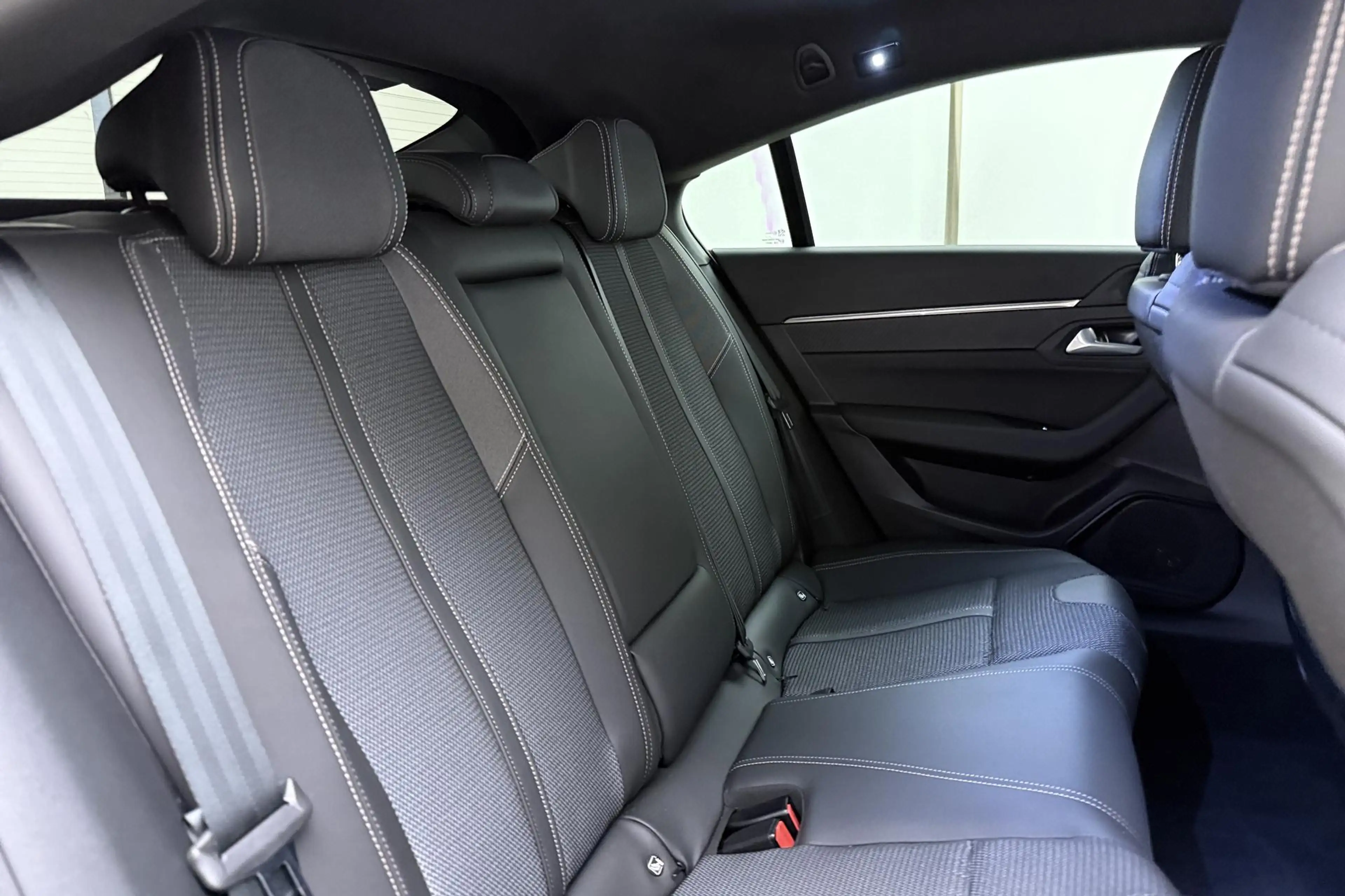 Peugeot 508 1.6 HYbrid Allure 225 Pk | Adaptieve Cruise Contro — photo 11