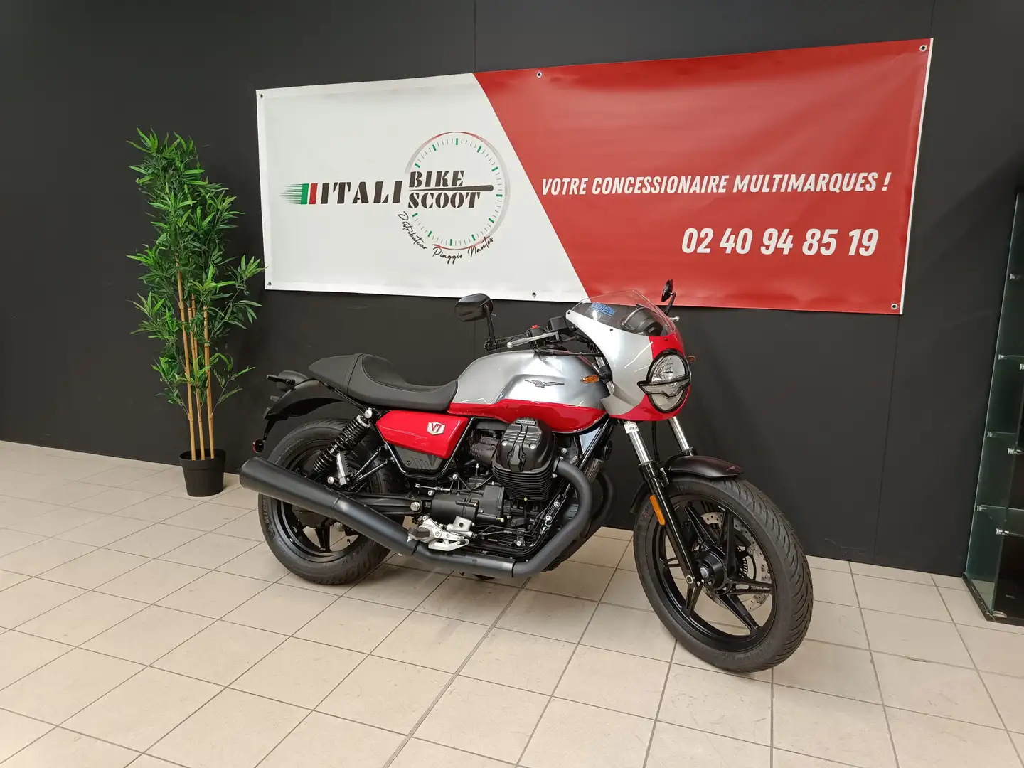 Moto Guzzi V 7 srebrna - 1