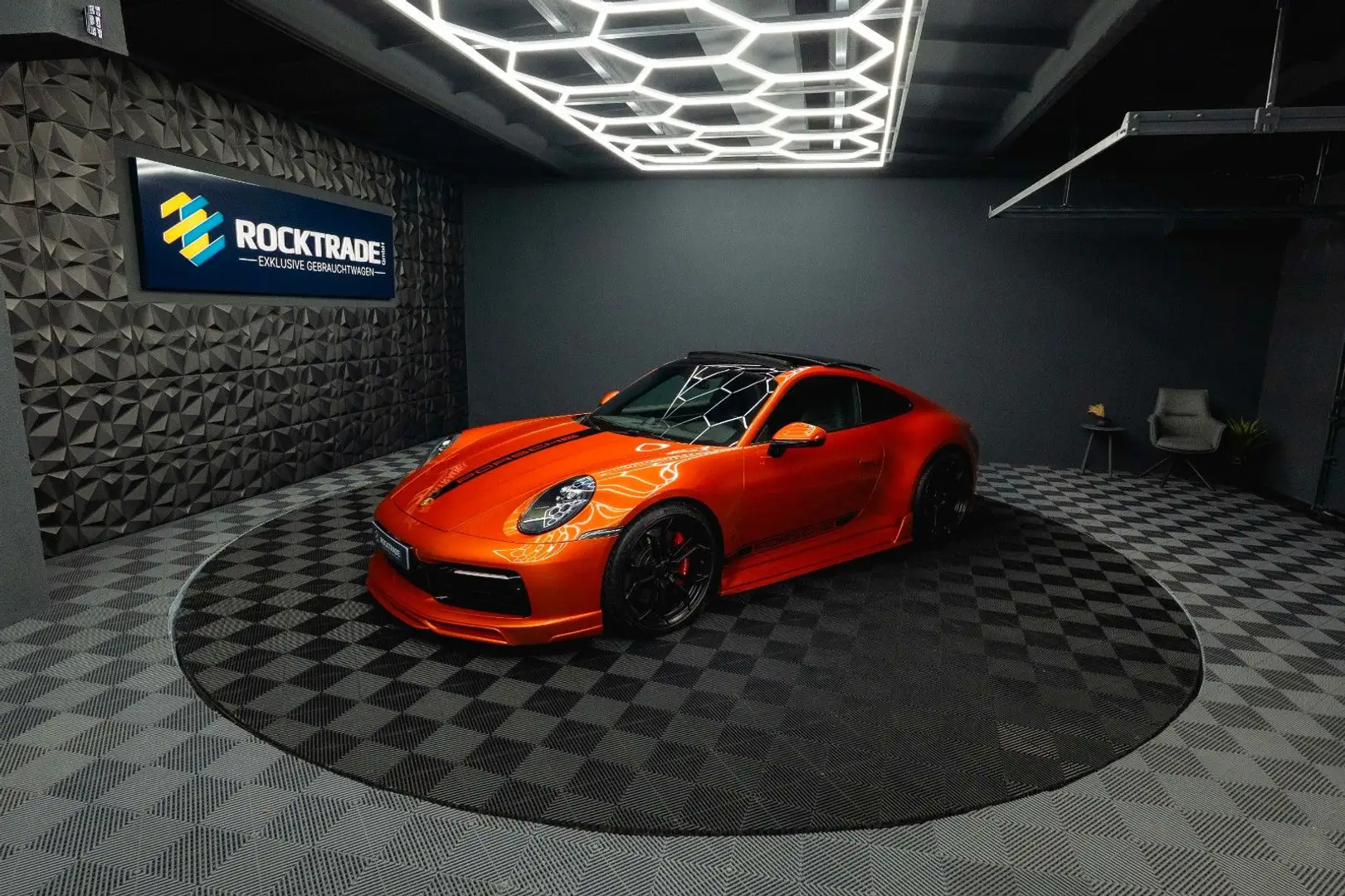Porsche 992 911 Carrera 4 S TECHART AKRAPOVIC 111 Punkte Orange - 1