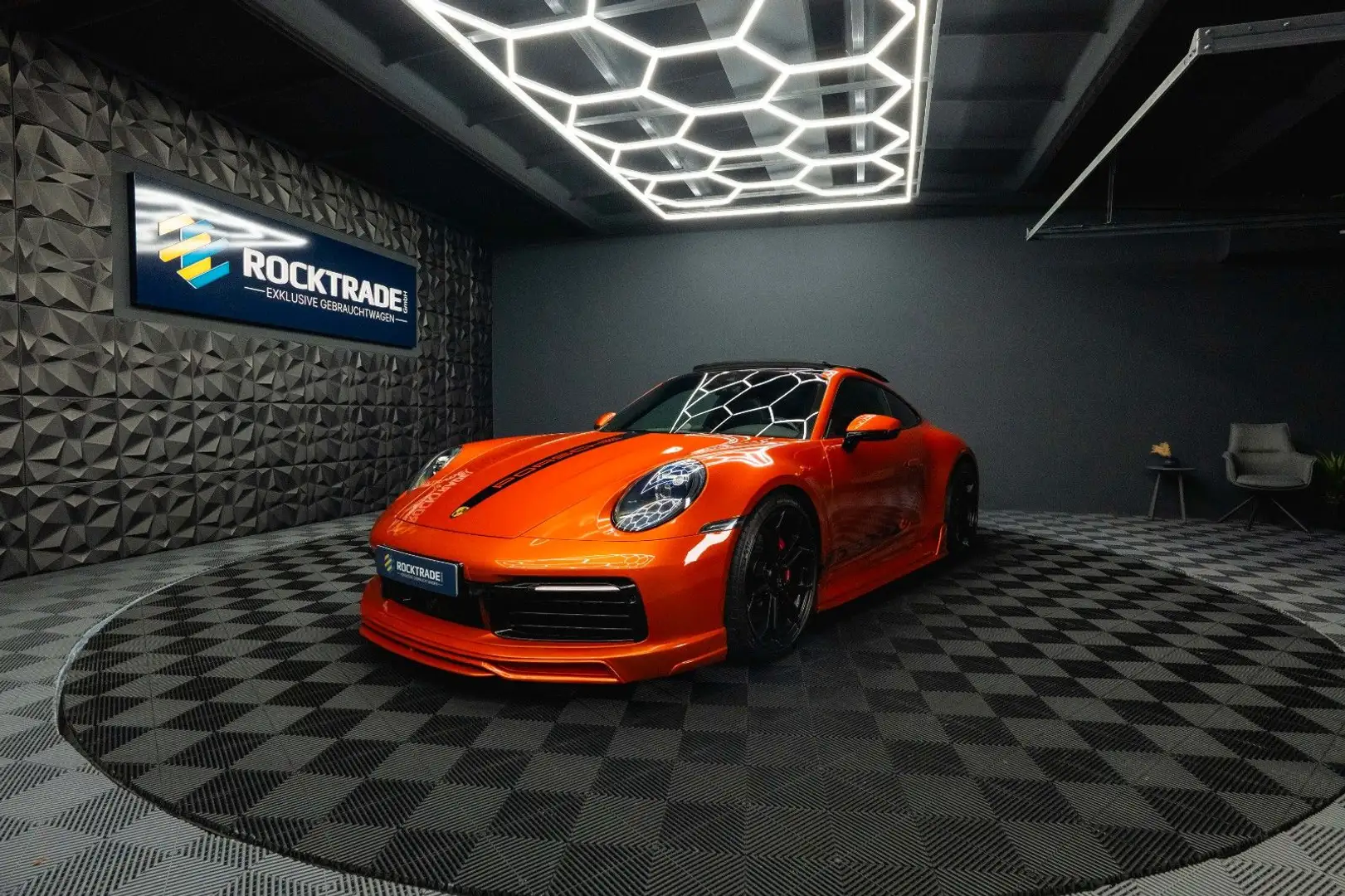 Porsche 992 911 Carrera 4 S TECHART AKRAPOVIC 111 Punkte Orange - 2