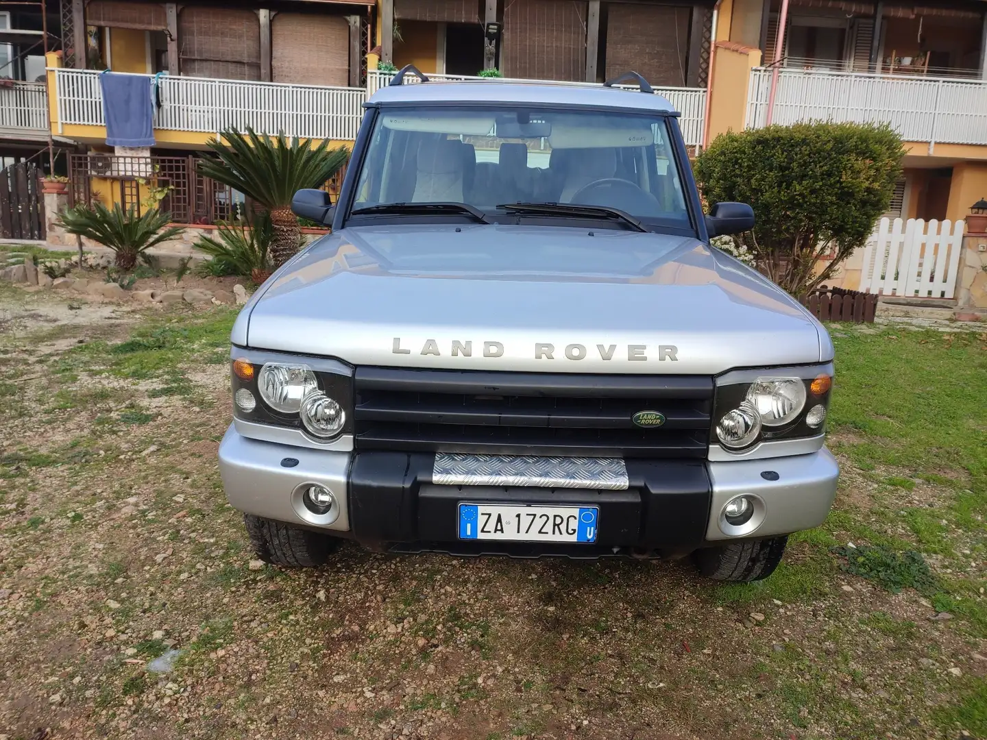 Land Rover Discovery 2.5 td5 S srebrna - 1
