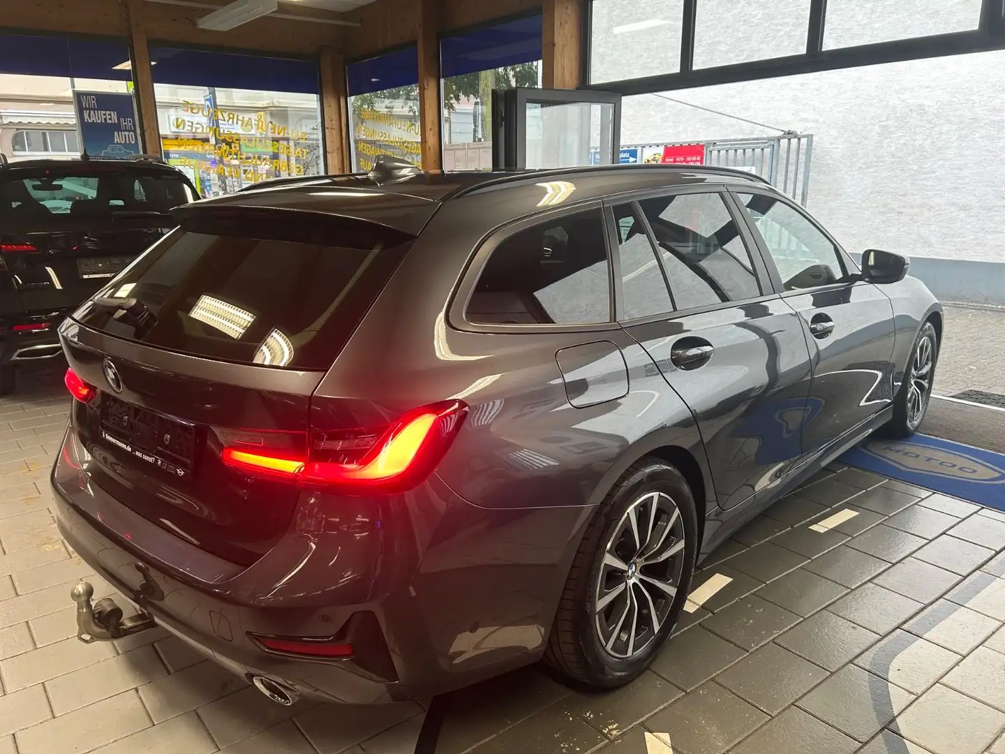 BMW 320 d touring AHK/PARK/KAM/LIVE/CONNECT Grijs - 2