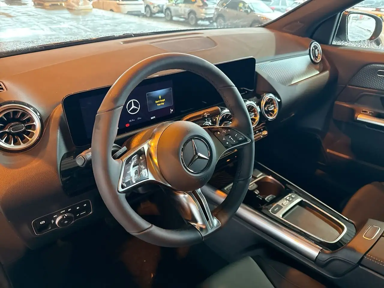 Mercedes-Benz GLA снимка Mercedes-Benz GLA