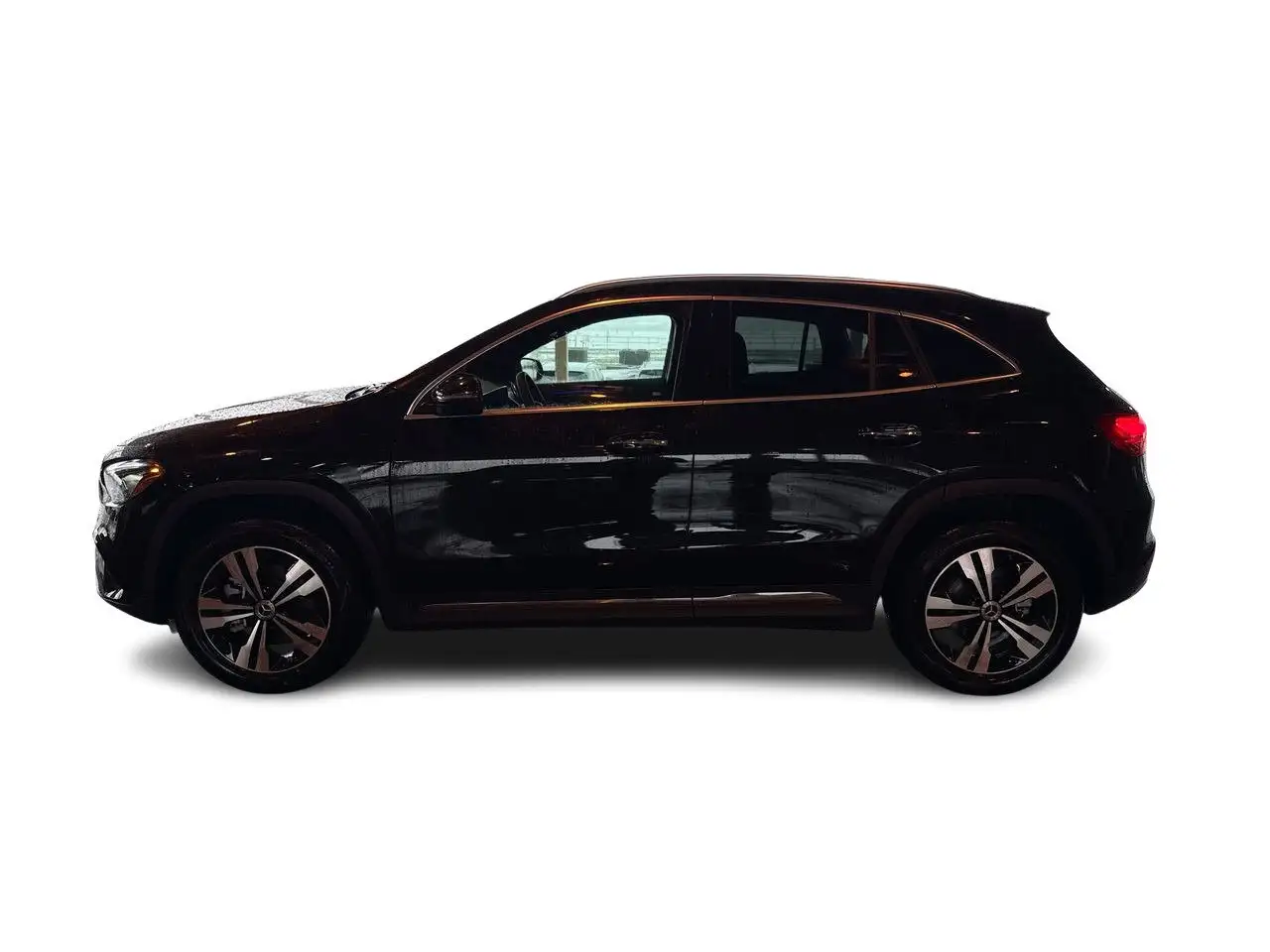 Mercedes-Benz GLA снимка Mercedes-Benz GLA