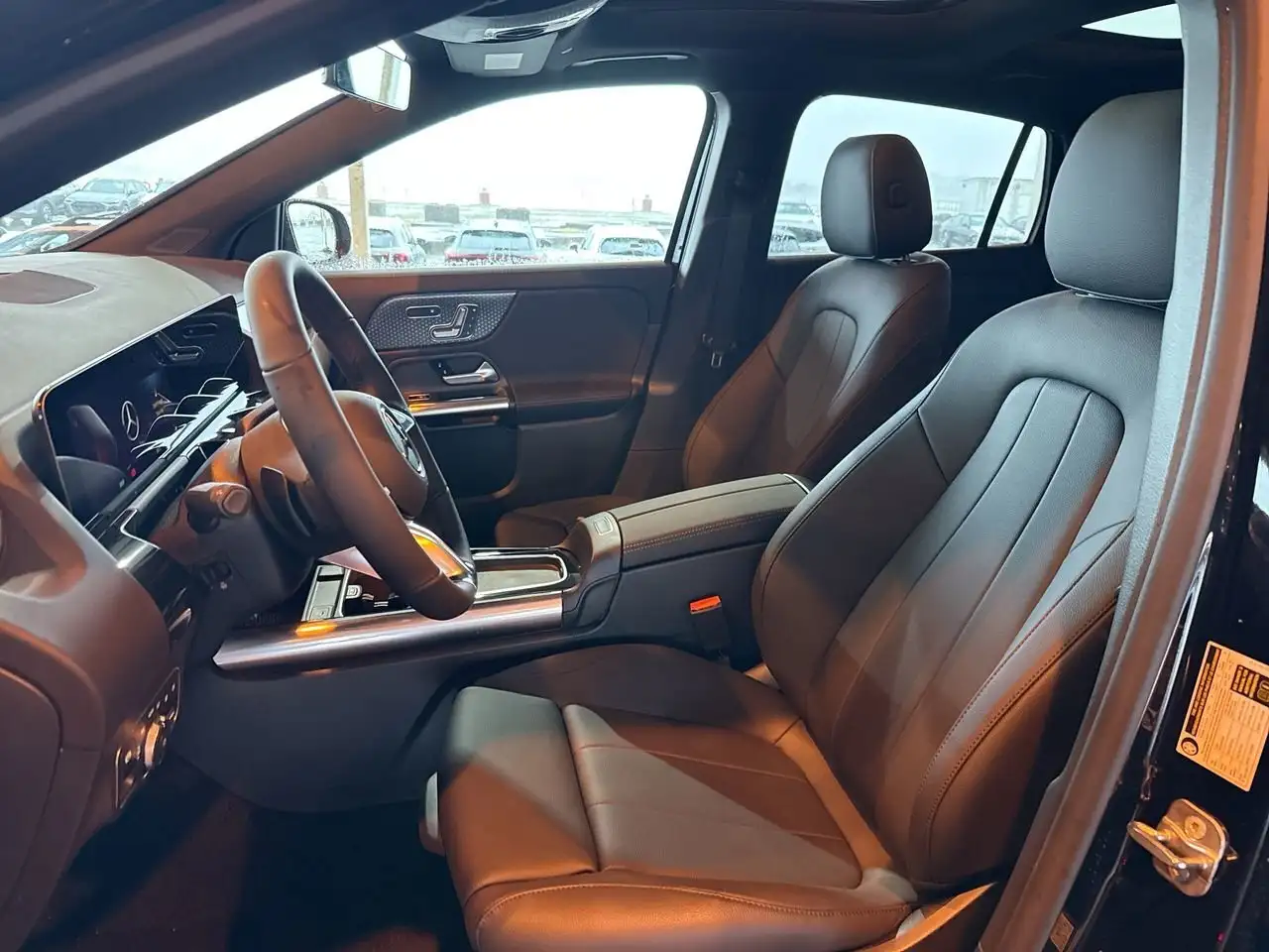 Mercedes-Benz GLA снимка Mercedes-Benz GLA