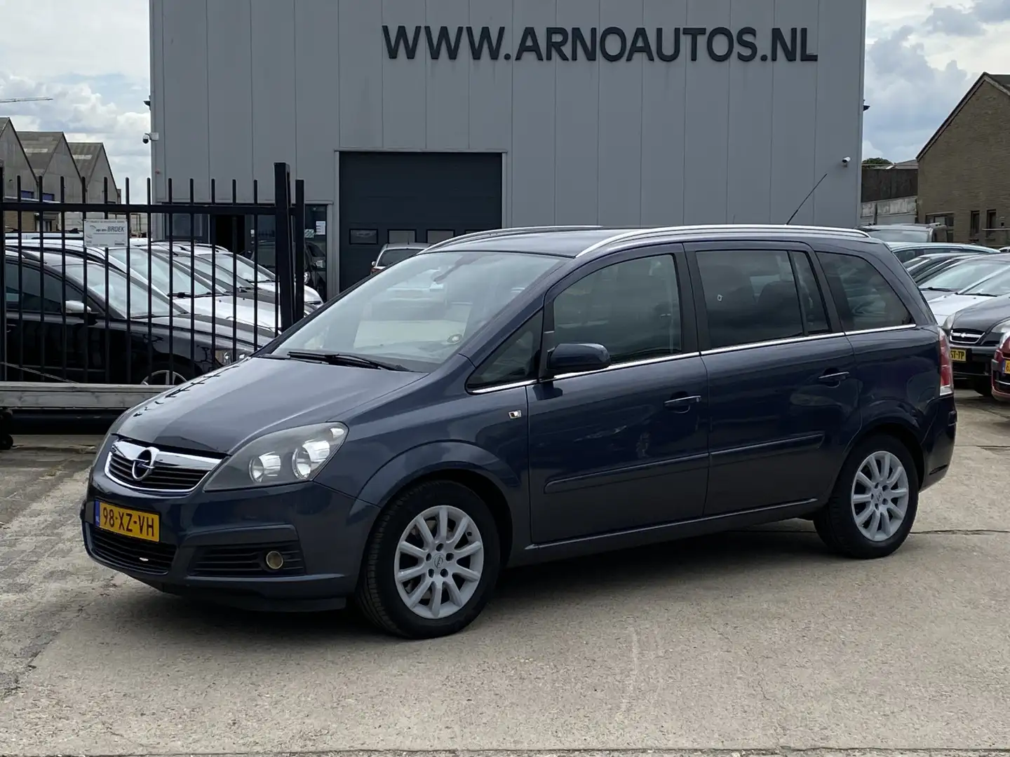 Opel Zafira 2.2 AUTOMAAT Executive, 7-PERSOONS, AIRCO(CLIMA), Gris - 1