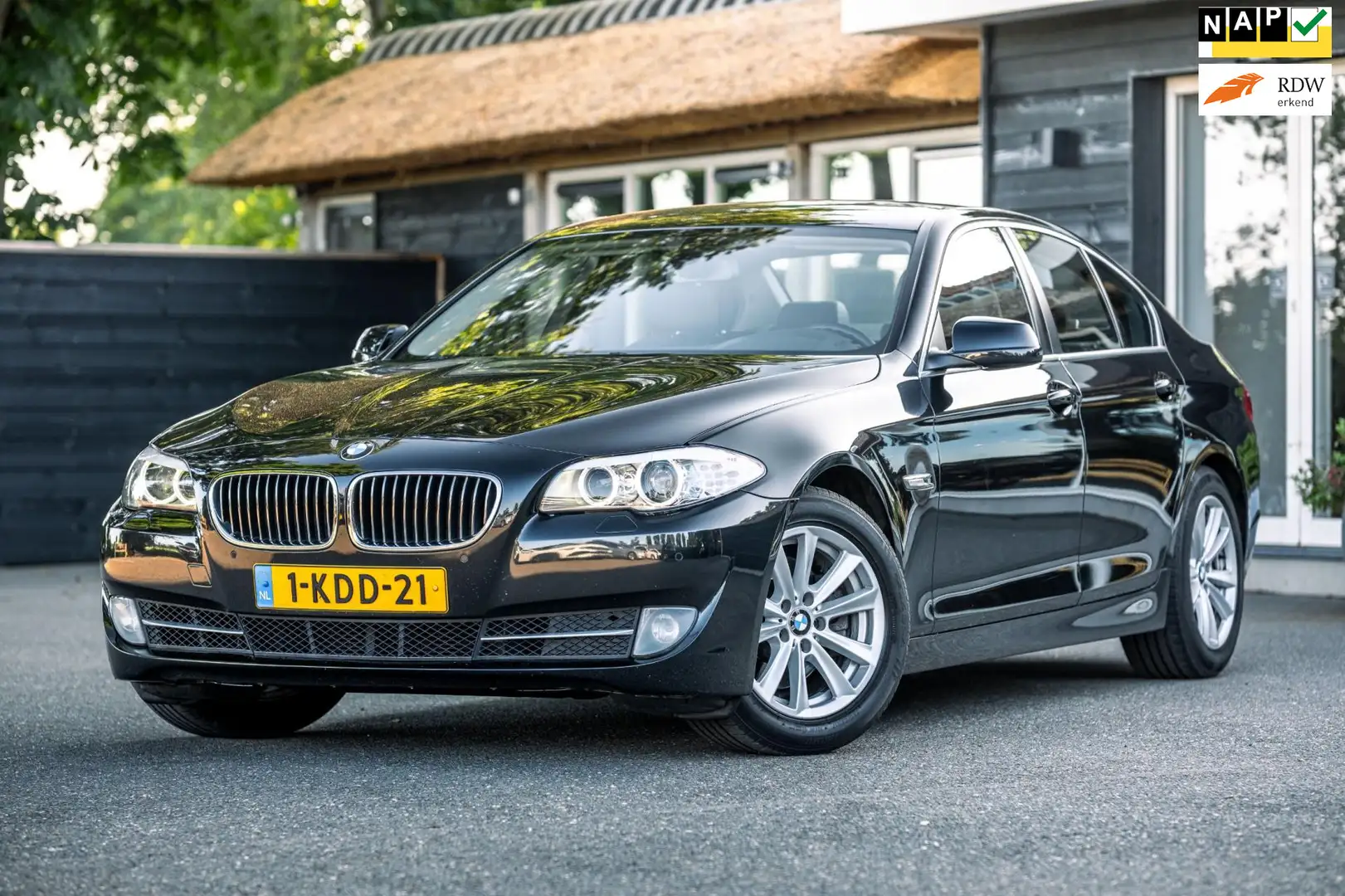 BMW 520 5-serie 520i High Executive NL Auto I NAP I Trekha Zwart - 1