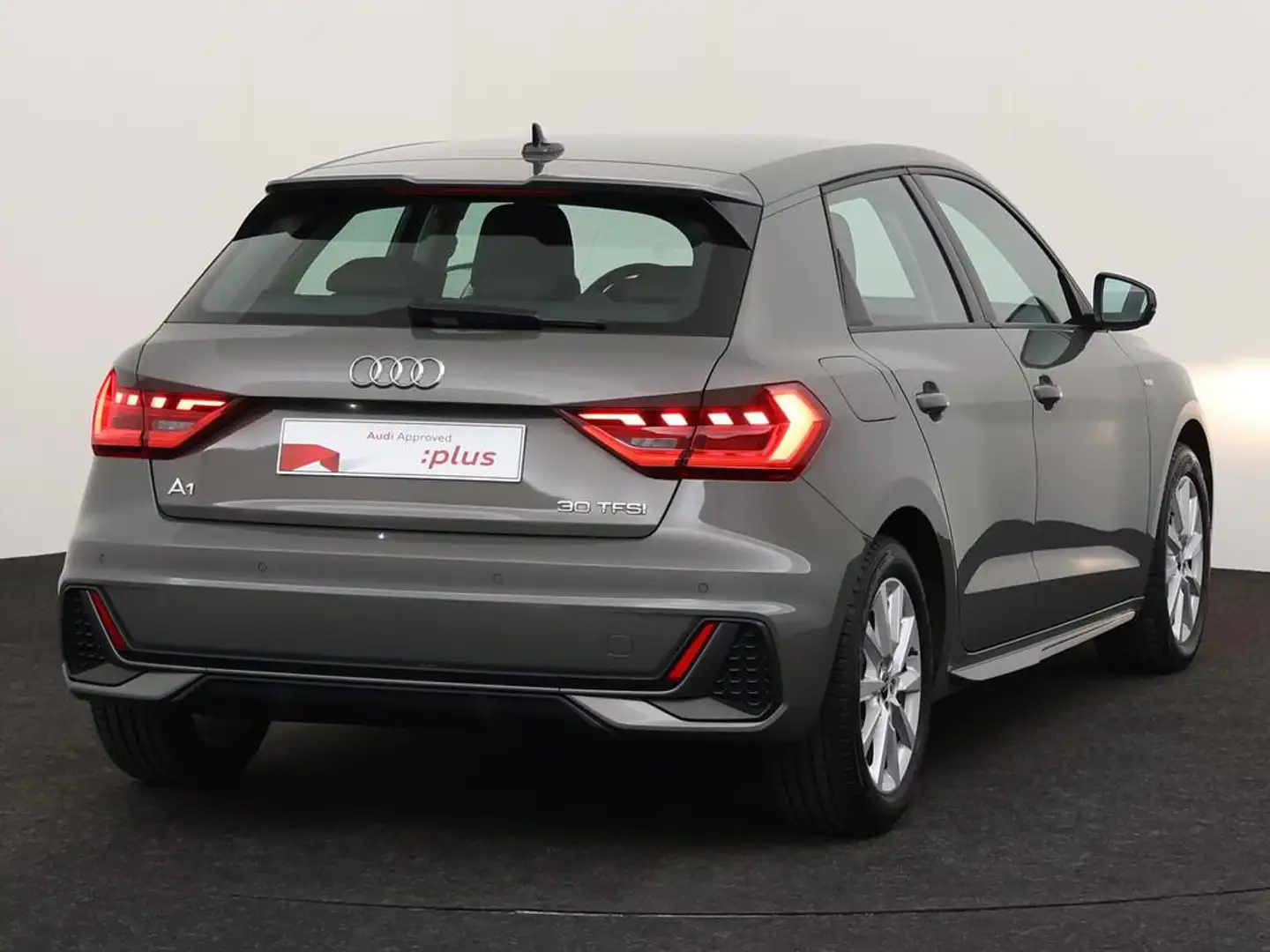Audi A1 Sportback S-Line 30 TFSI 116 PK S-tronic / PDC / C Grau - 2