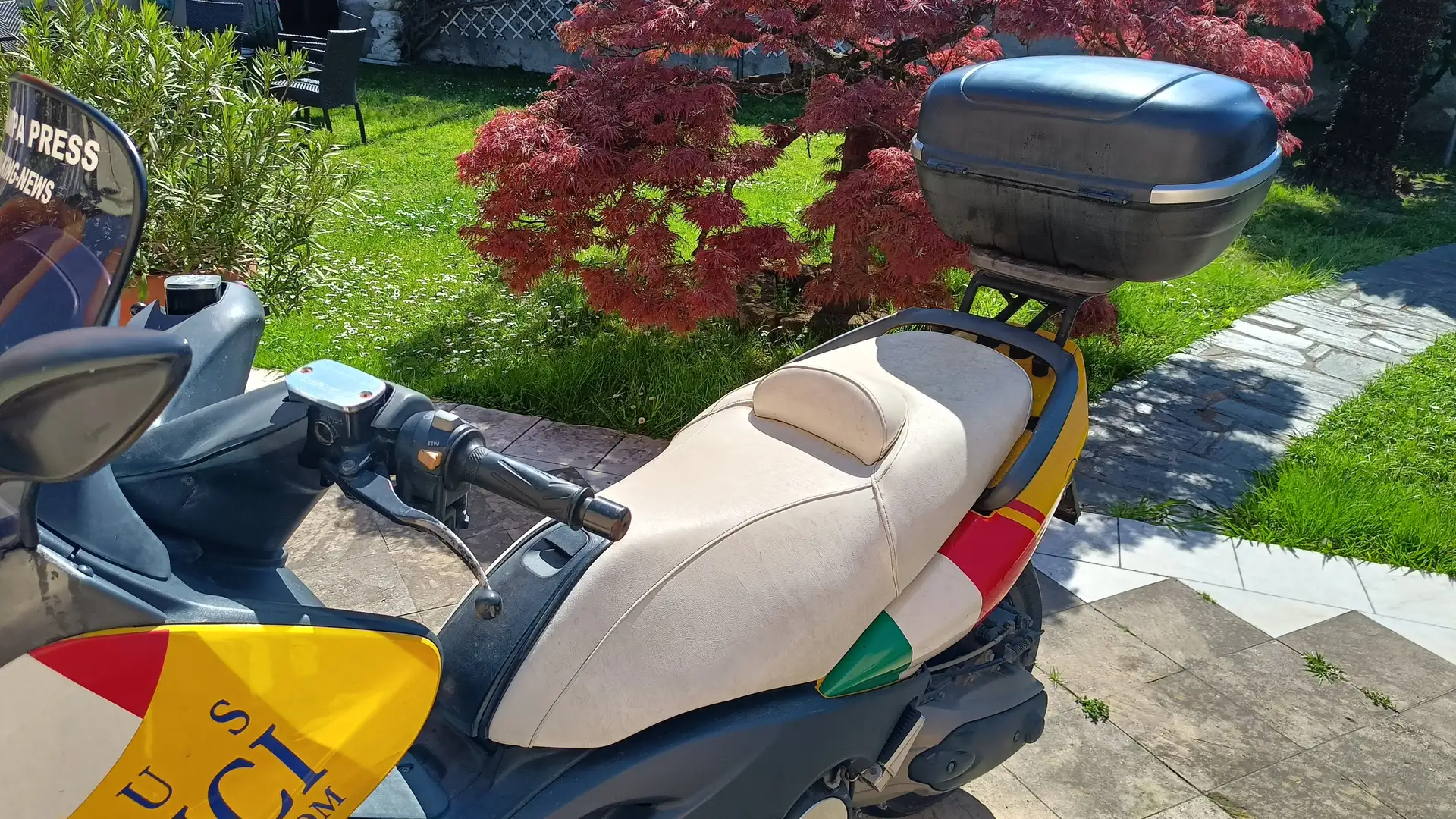 Yamaha TMAX 500 Amarillo - 2