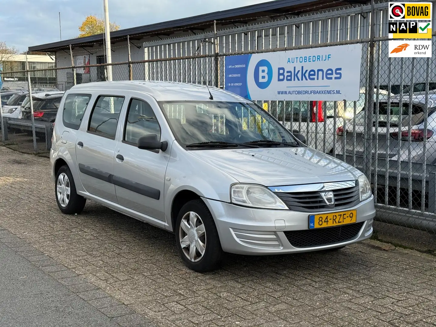 Dacia Logan MCV 1.6 MPI Ambiance 7p. Grijs - 1