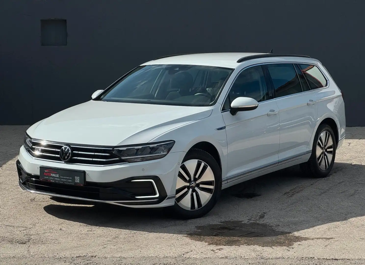 Volkswagen Passat GTE Massage Kamera LED ACC SHZ Weiß - 1