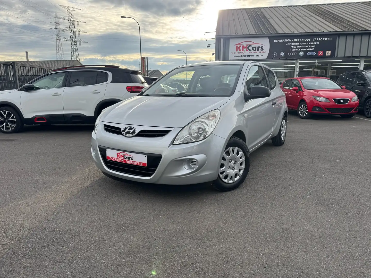 Hyundai i20 1.2i ESSENCE // 1'ier PROPRIETAIRE / CLIMATISATION Grijs - 1
