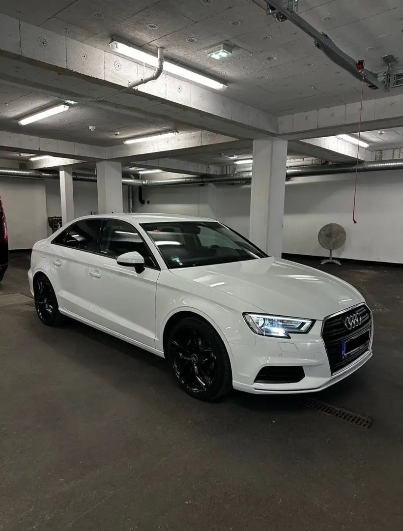 Audi A3 35 TFSI basis s-tronic Белый - 2