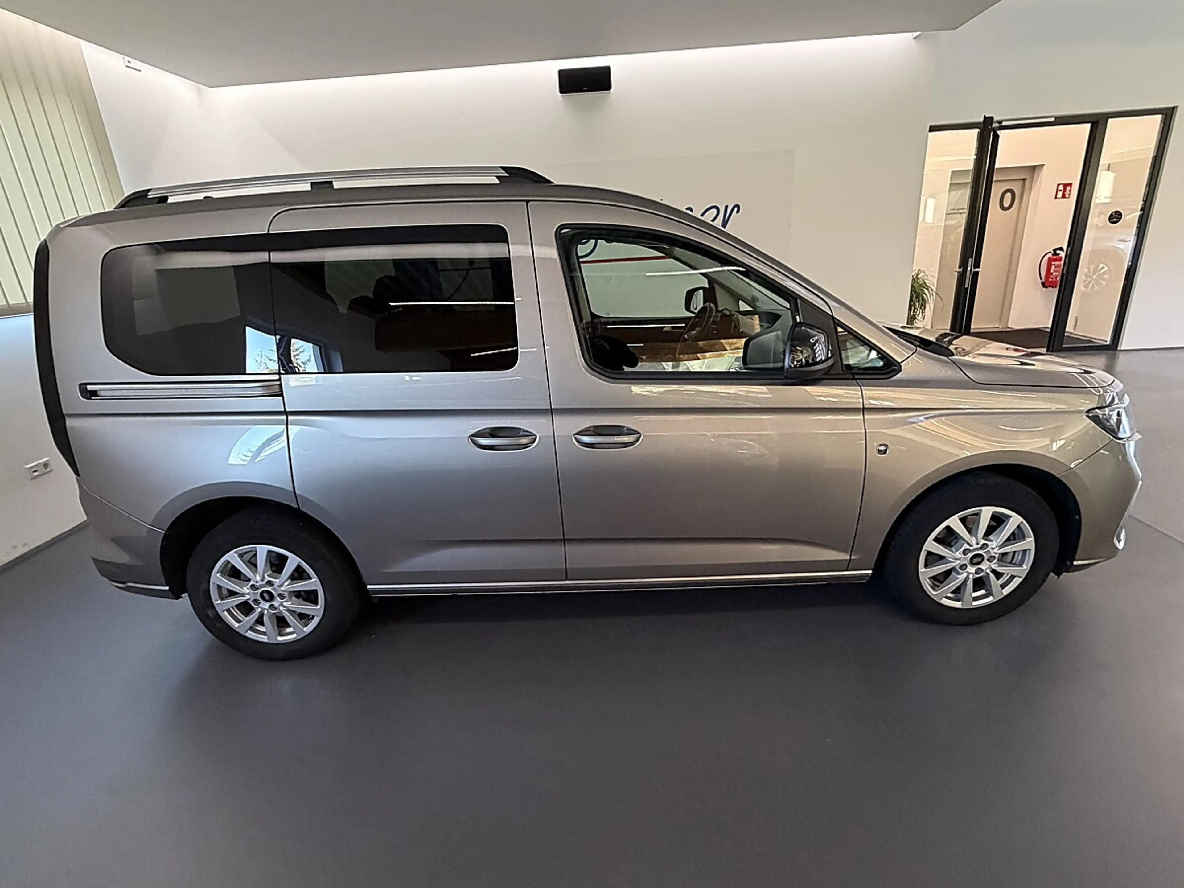 Ford Tourneo Connect 2,0TDi Titanium 7 Sitze *Sitzheizung*Tempomat*P... — photo 3