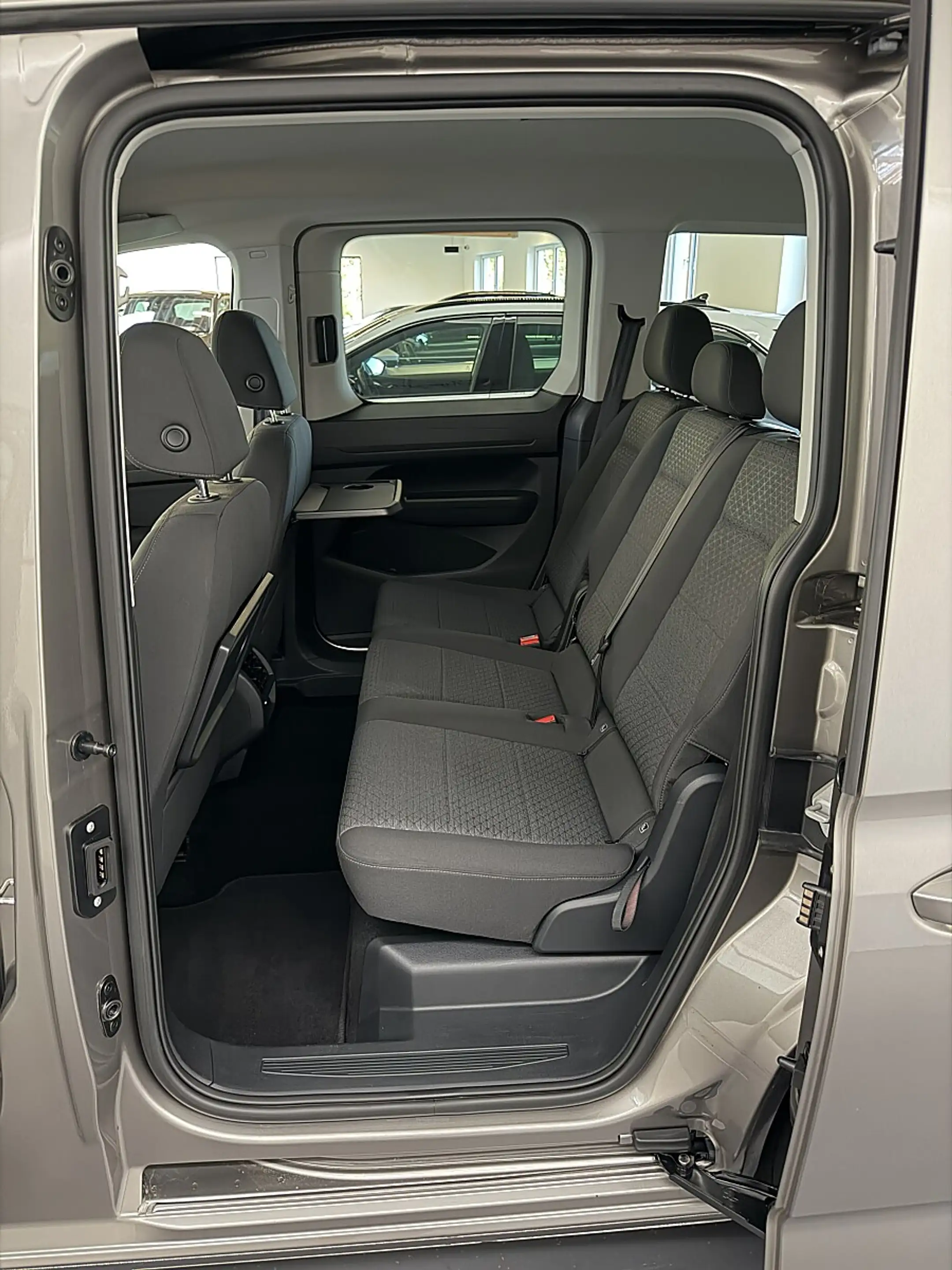 Ford Tourneo Connect 2,0TDi Titanium 7 Sitze *Sitzheizung*Tempomat*P... — photo 13