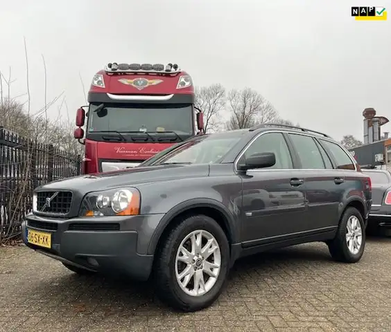 Volvo XC90 2.5 T Momentum 5p./NAP/2e Eigenaar/Youngtimer/Trek