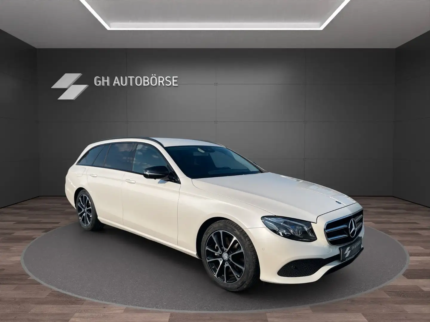 Mercedes-Benz E 220 d T|WIDESCREEN|LED|360*KAM|DESIGNO WHITE Blanco - 2