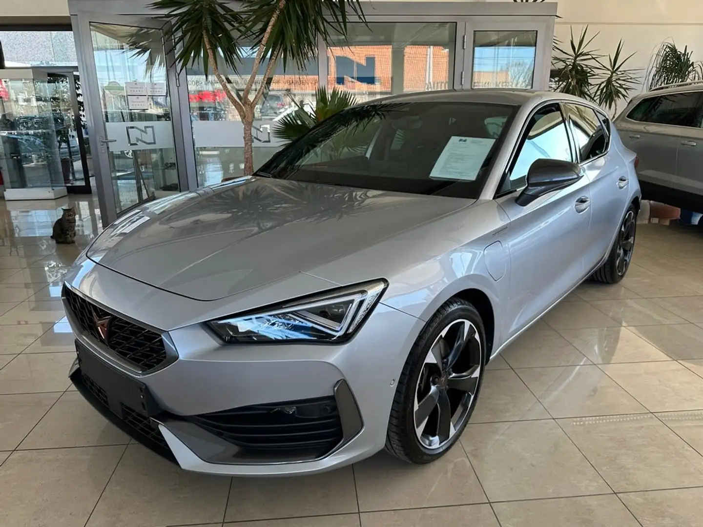 CUPRA Leon 1.4 eHybrid DSG|Parkpack|Sfeer|Volleder|Keyless Zilver - 2
