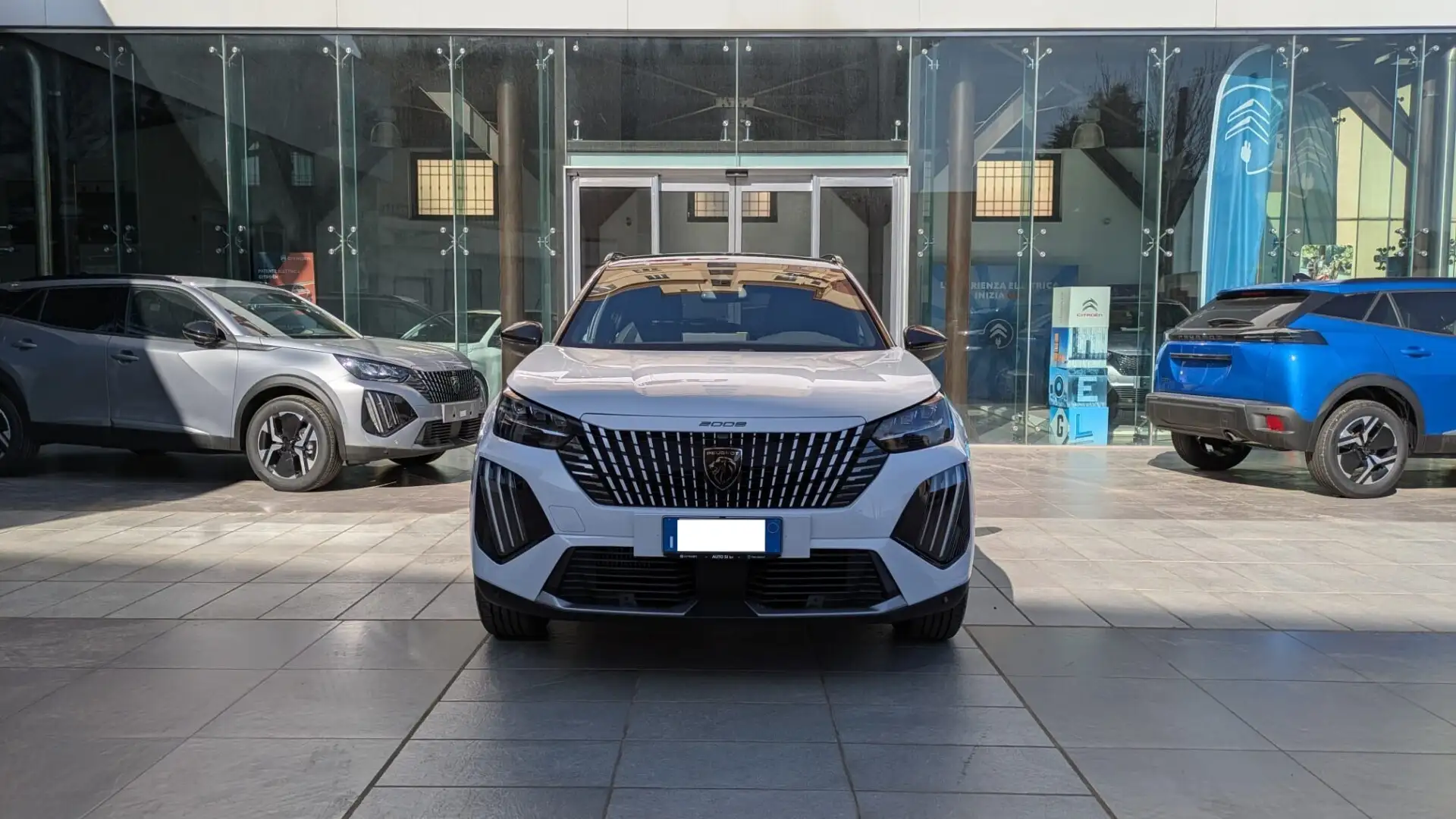 Peugeot 2008 2008 Hybrid 145 e-DCS6 GT Weiß - 2