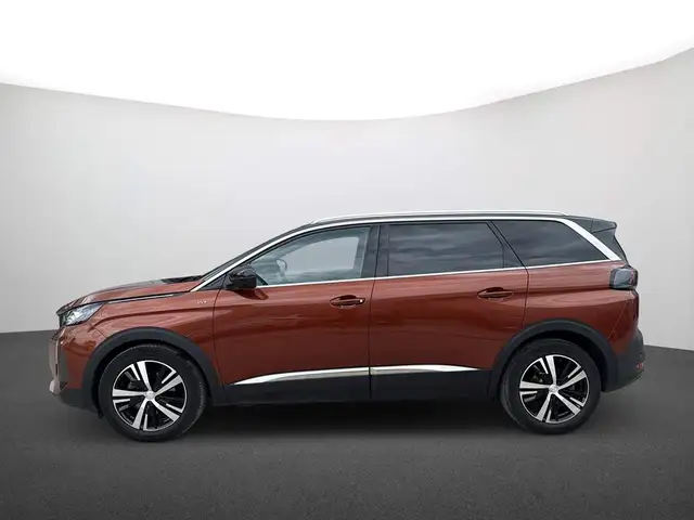 Peugeot 5008 view 5