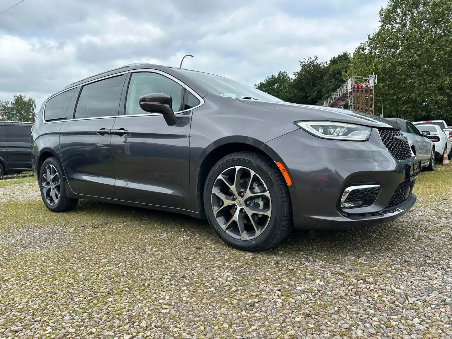 Chrysler Pacifica Chrysler Pacifica Hybrid  20" Felgen +7 weitere Gri - 1