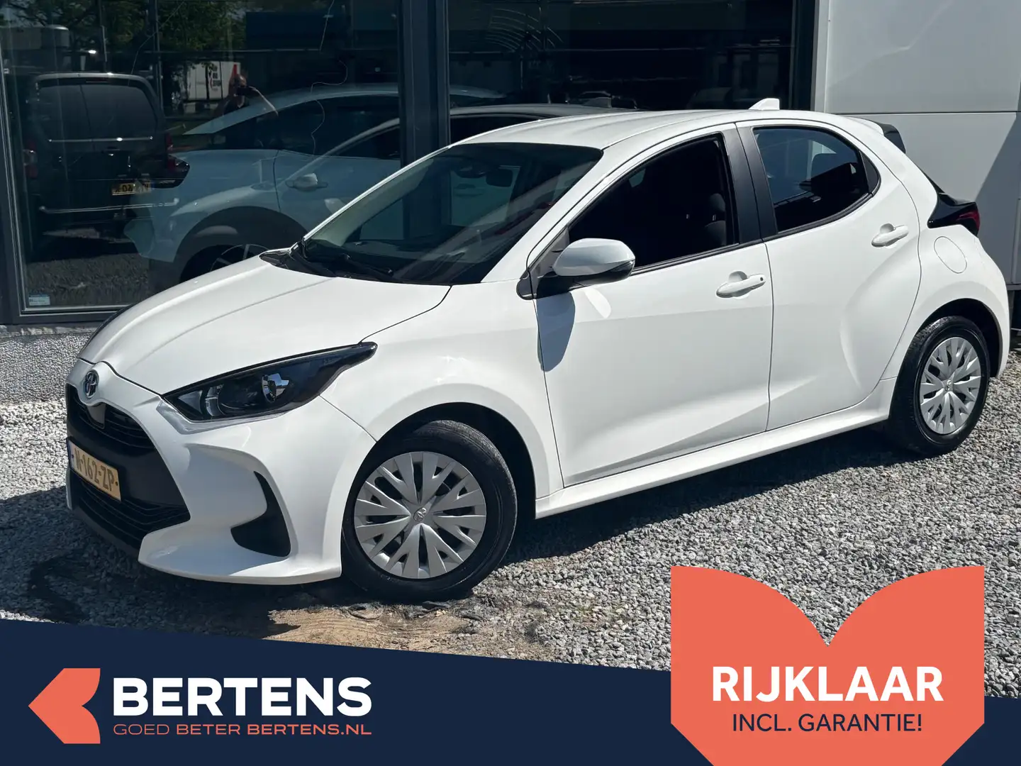 Toyota Yaris 1.5 Hybrid Active | Rijklaar geleverd incl 12 maan Blanc - 1