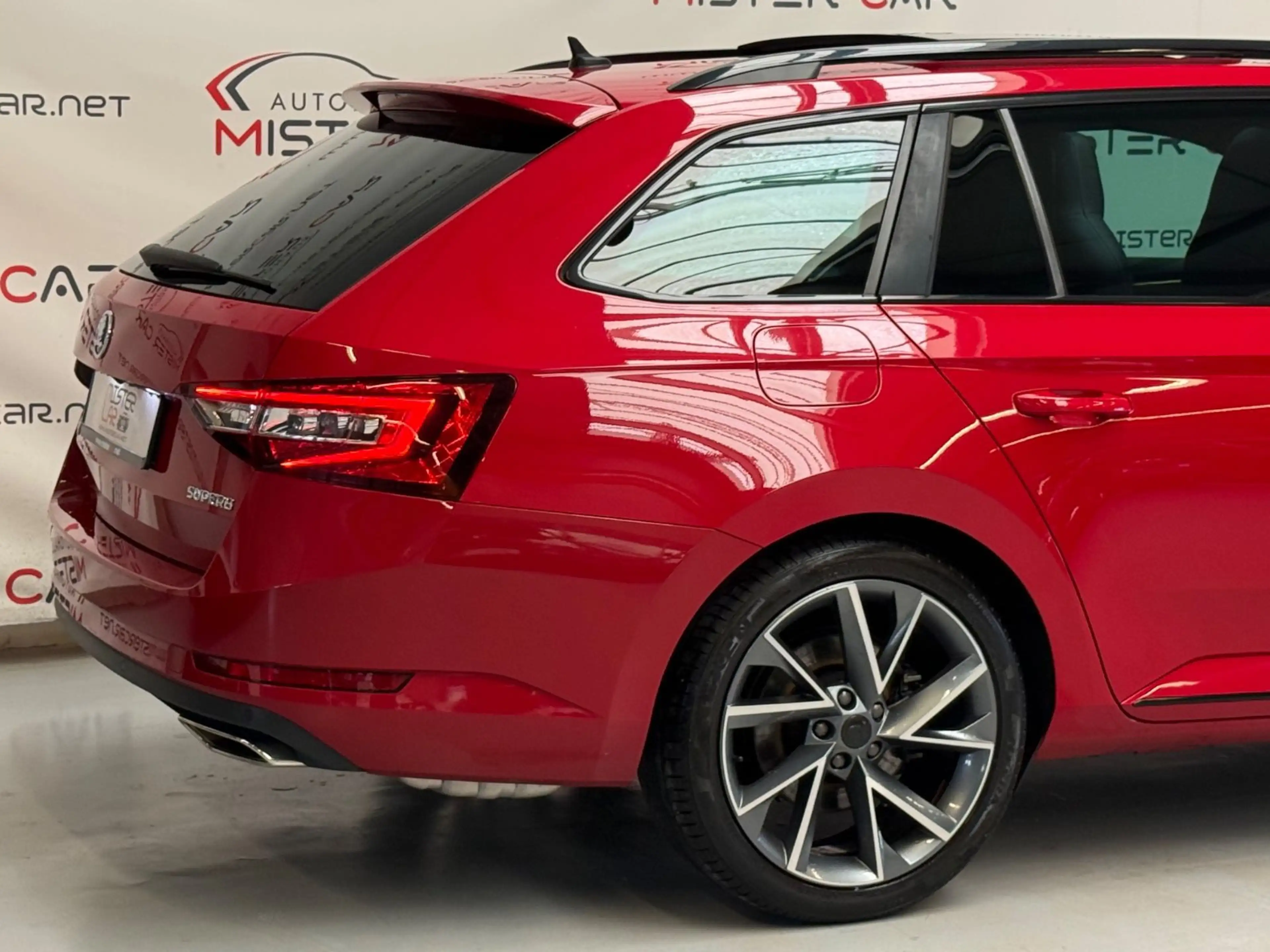Skoda Superb Sportline 4x4 ACC/PANO/AHK/KAM/1HAND/19 — photo 9