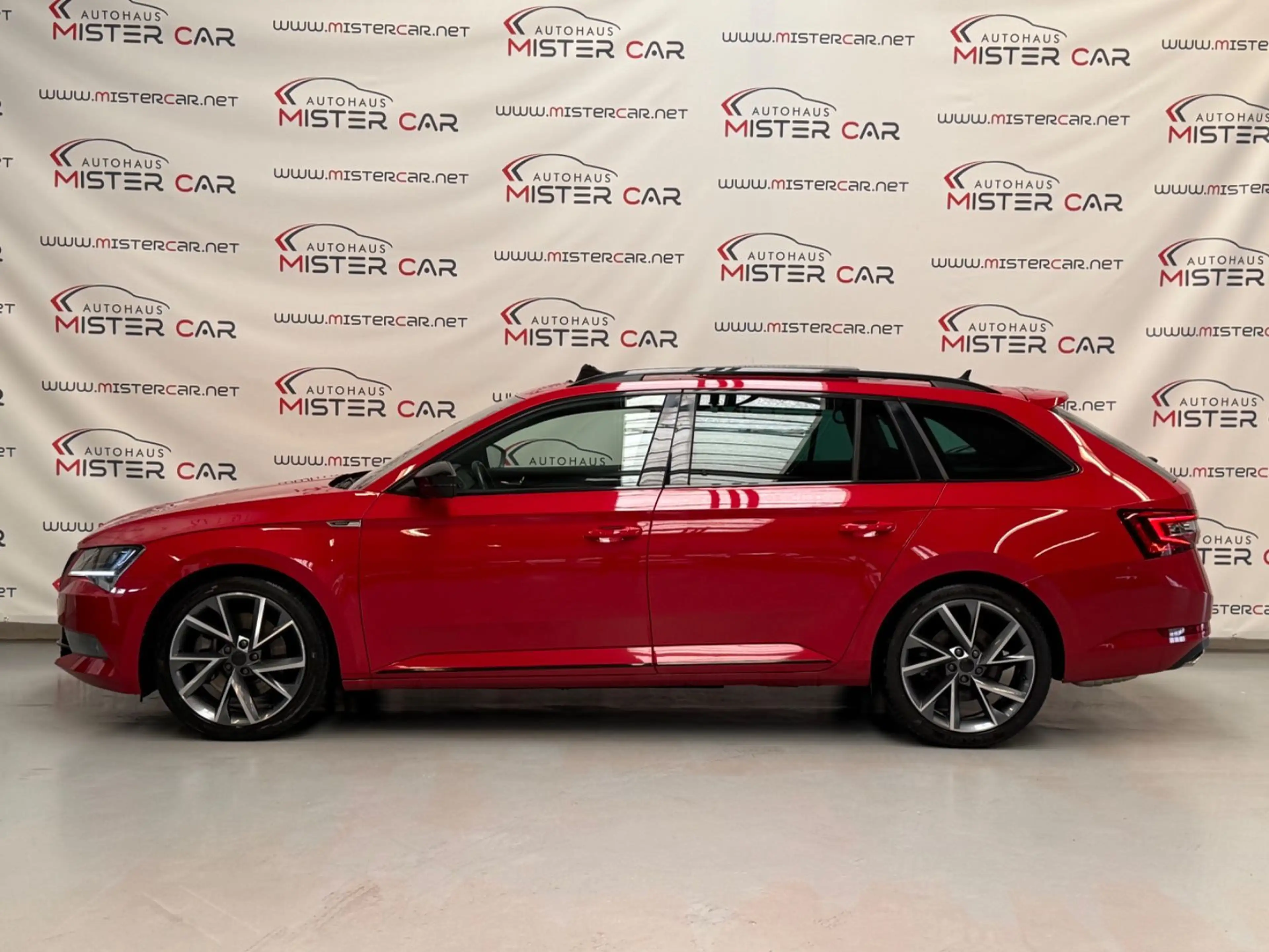 Skoda Superb Sportline 4x4 ACC/PANO/AHK/KAM/1HAND/19 — photo 2