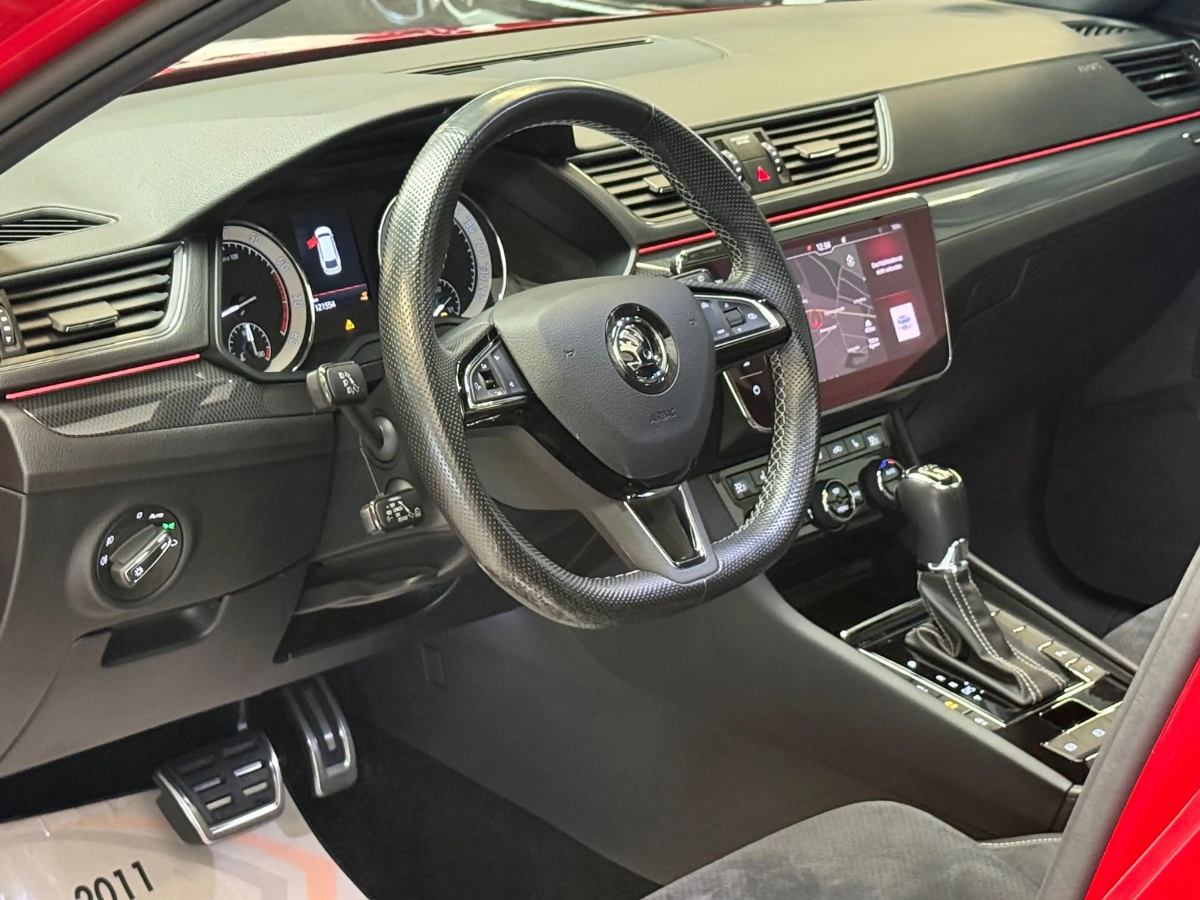 Skoda Superb Sportline 4x4 ACC/PANO/AHK/KAM/1HAND/19 — photo 12