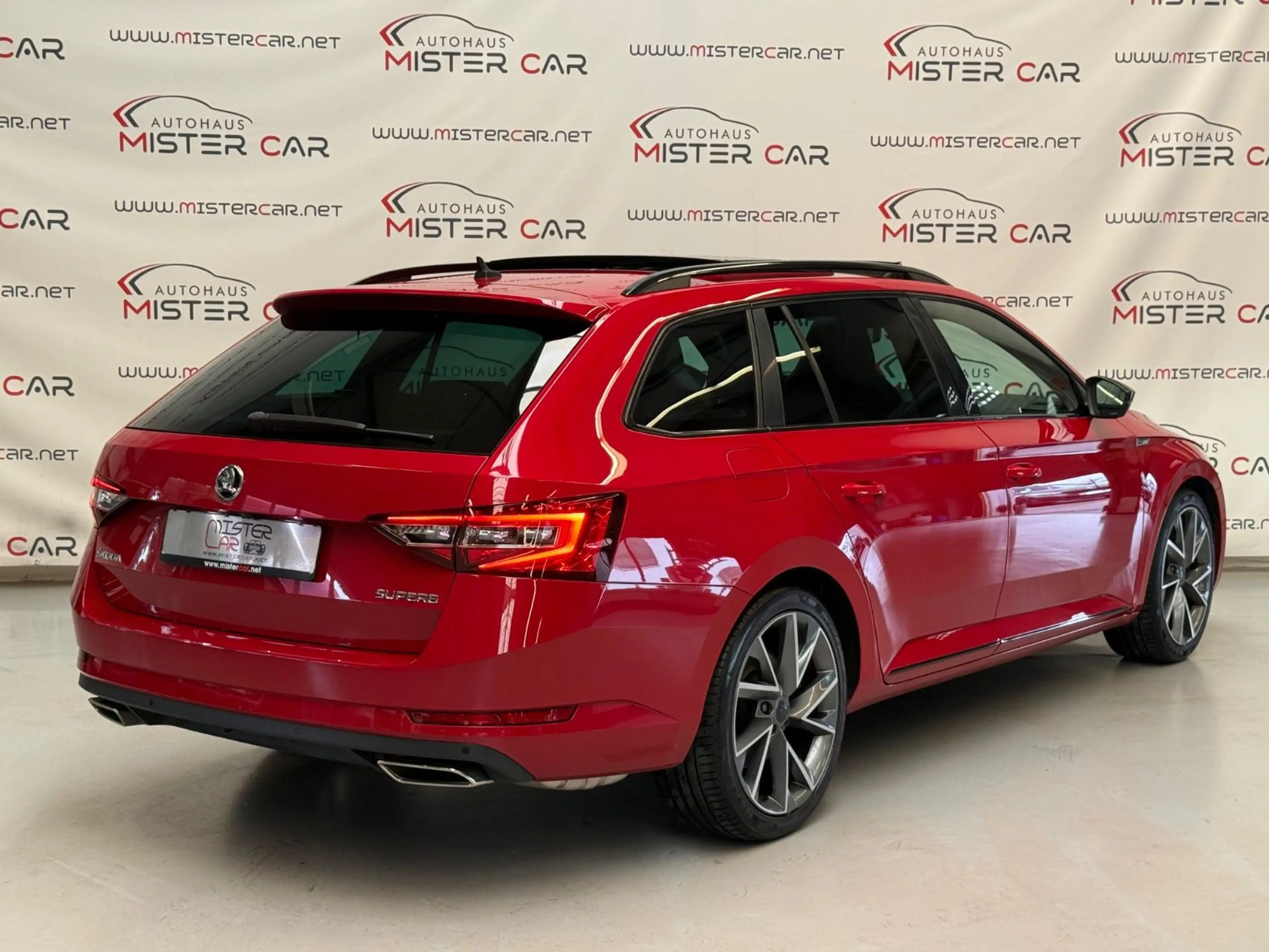 Skoda Superb Sportline 4x4 ACC/PANO/AHK/KAM/1HAND/19 — photo 6