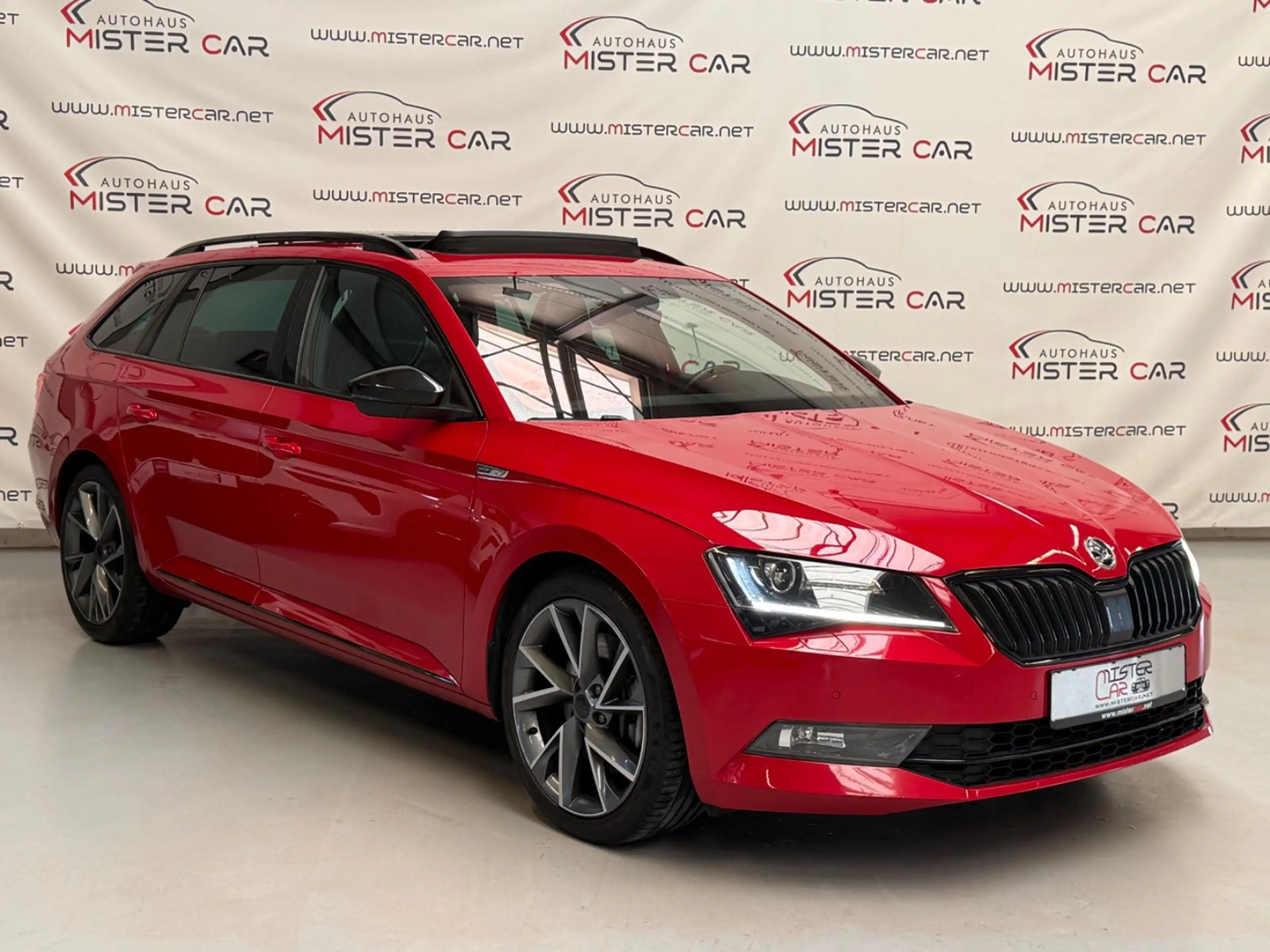 Skoda Superb Sportline 4x4 ACC/PANO/AHK/KAM/1HAND/19 — photo 4