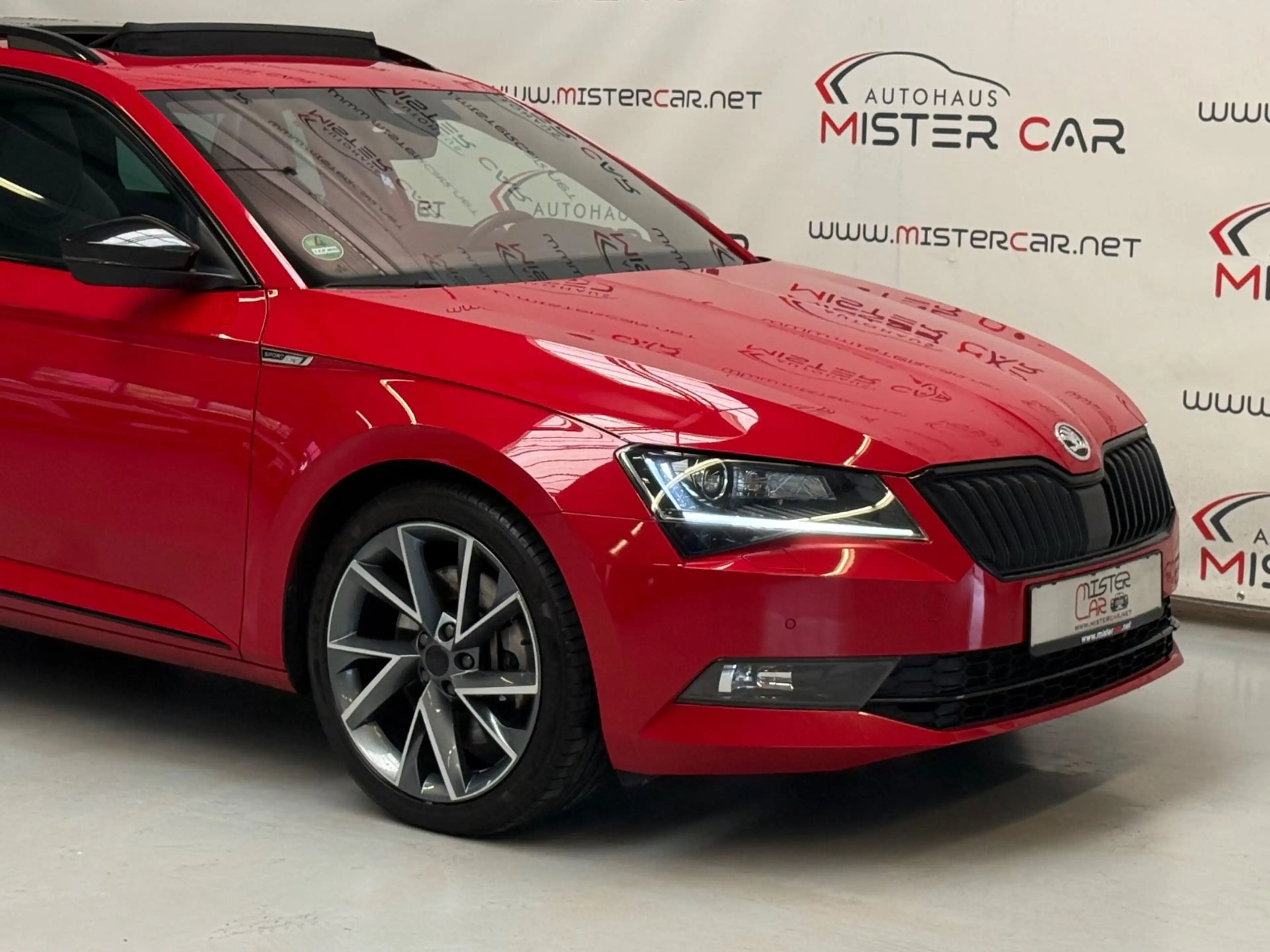 Skoda Superb Sportline 4x4 ACC/PANO/AHK/KAM/1HAND/19 — photo 10