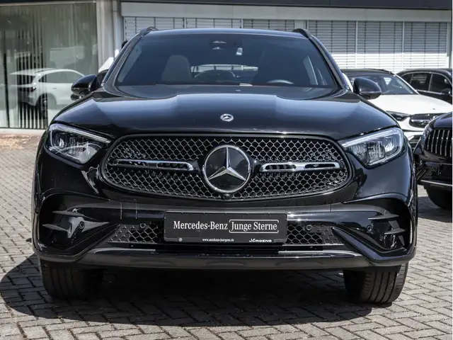 Mercedes-Benz GLC view 3