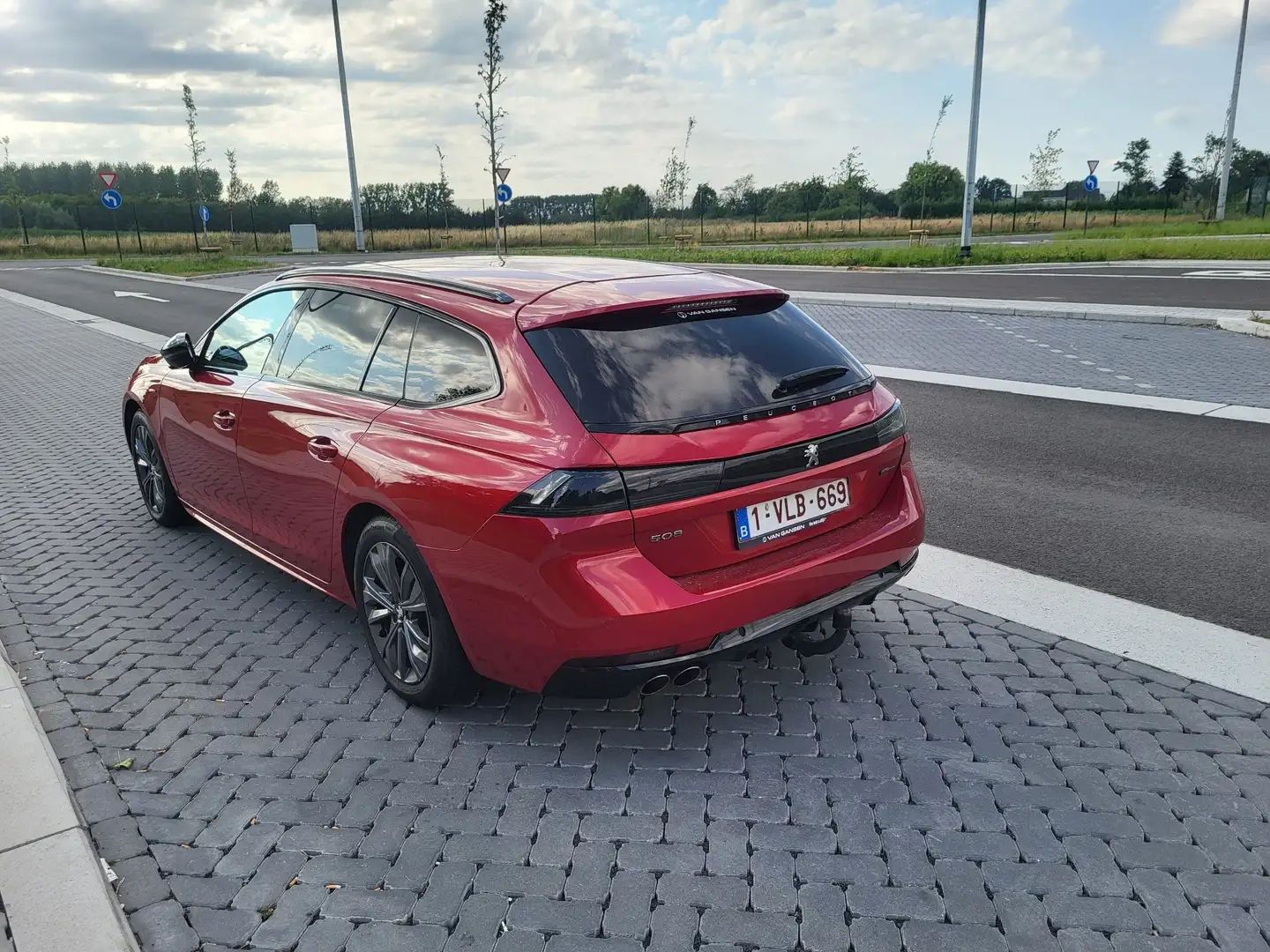 Peugeot 508 SW BlueHDi 160 EAT8 Allure Rood - 2