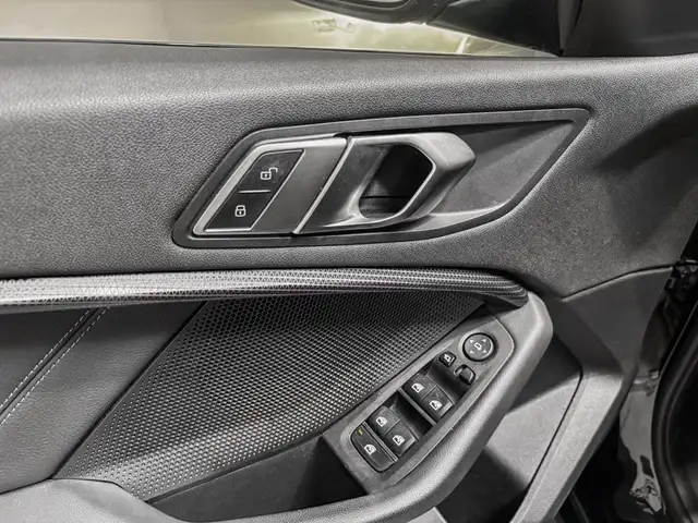 BMW 1 Series view 9