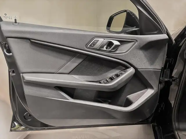 BMW 1 Series view 8