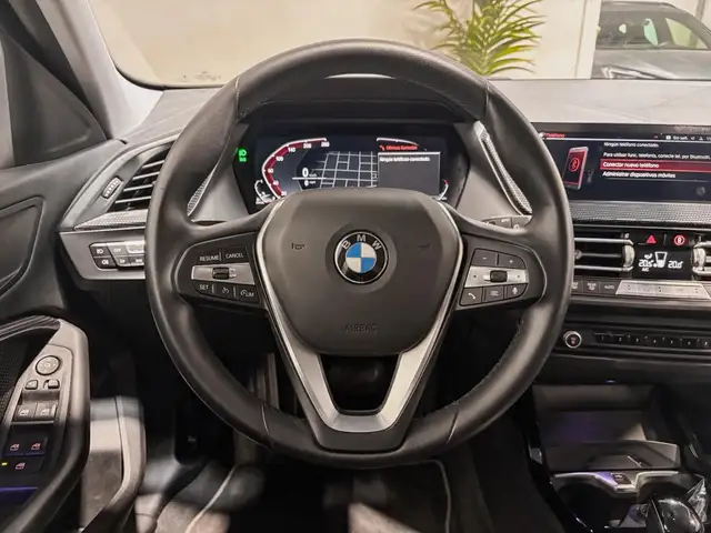 BMW 1 Series view 12