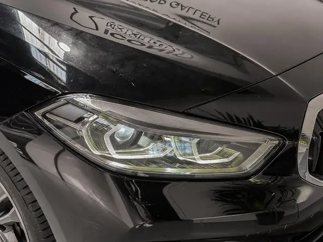BMW 1 Series view 4