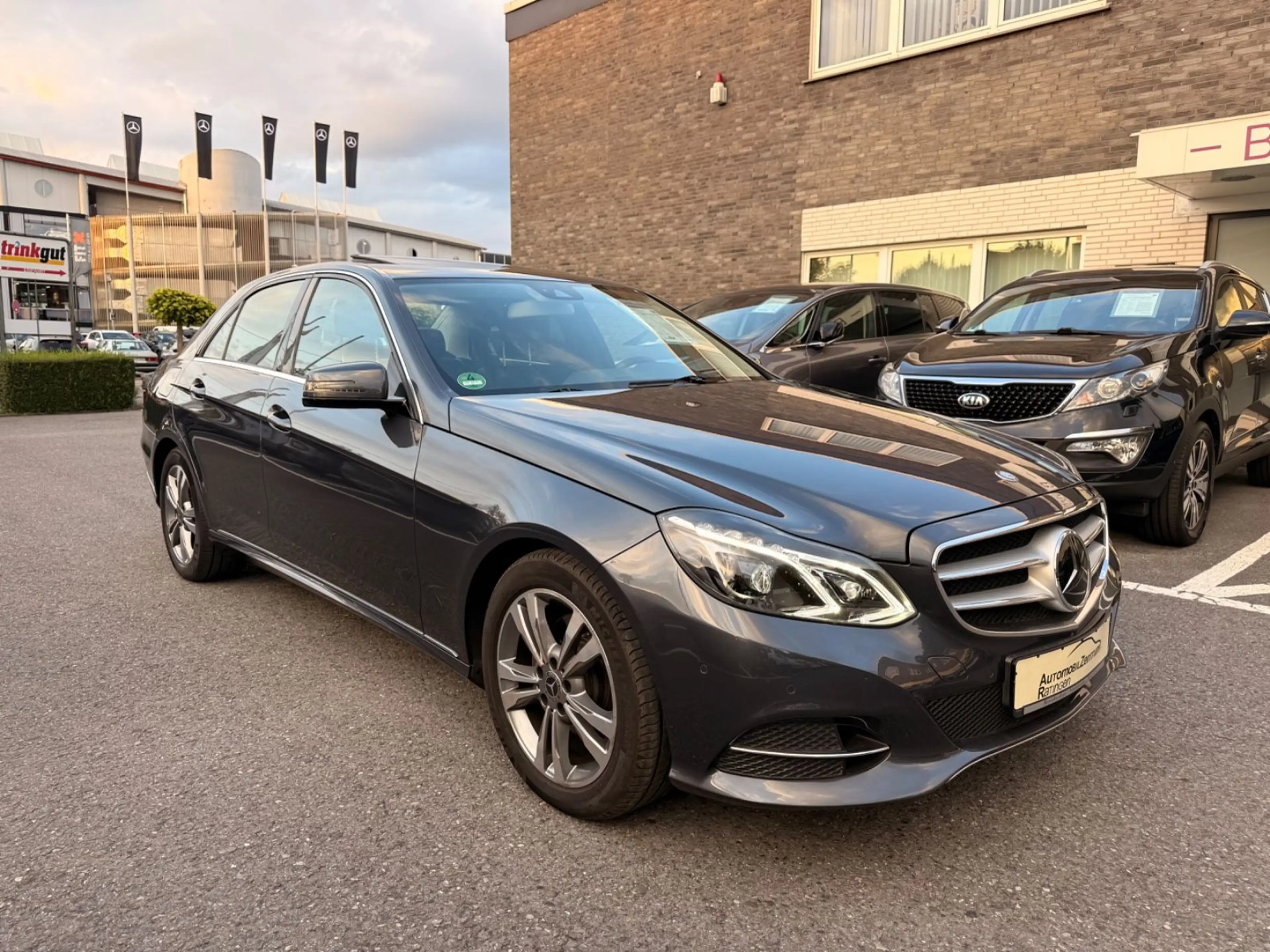 Mercedes-Benz E 350 E Limousine E 350 CGI 4Matic*DB SERVICE