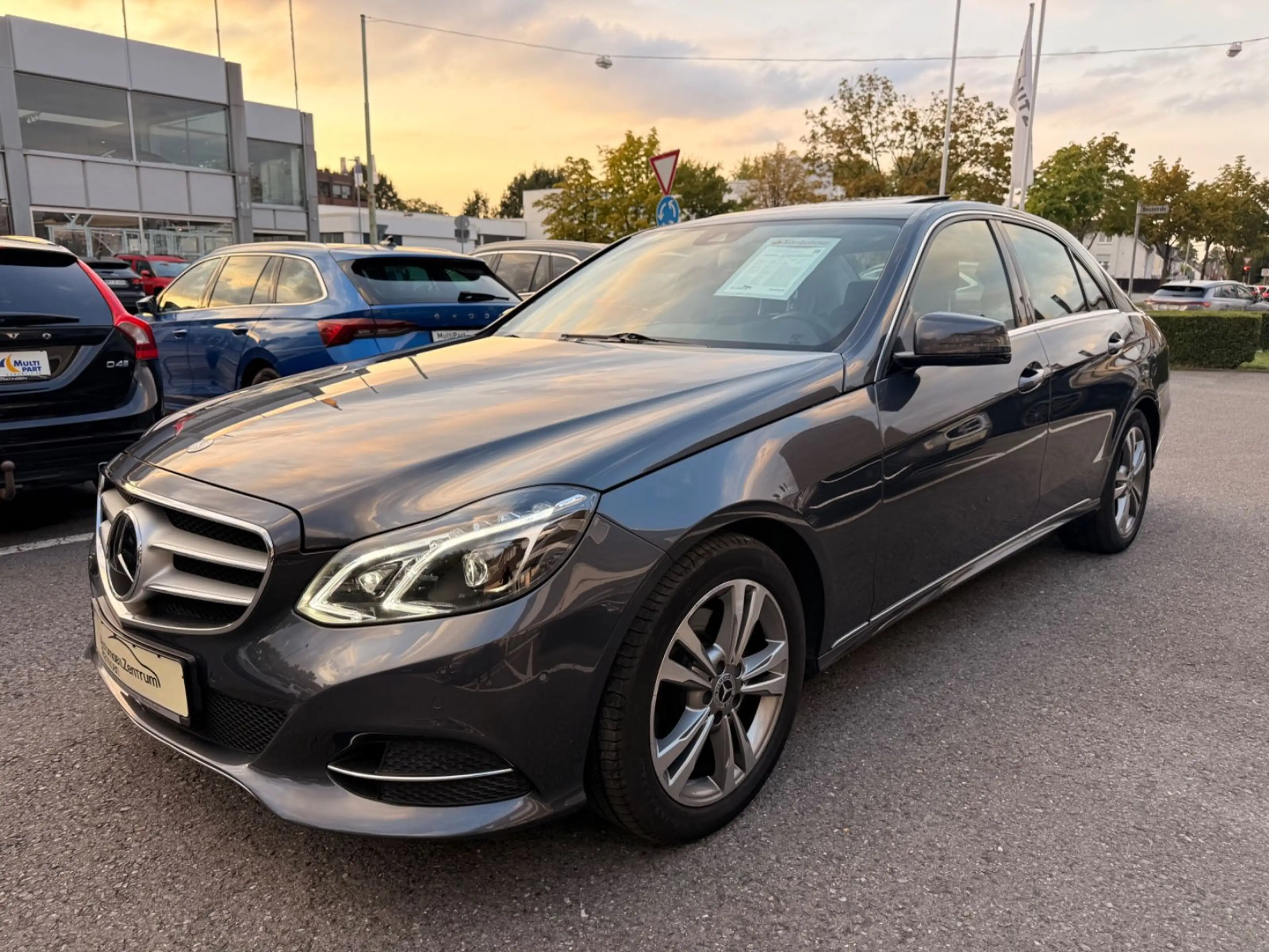 Mercedes-Benz E 350 E Limousine E 350 CGI 4Matic*DB SERVICE — photo 3