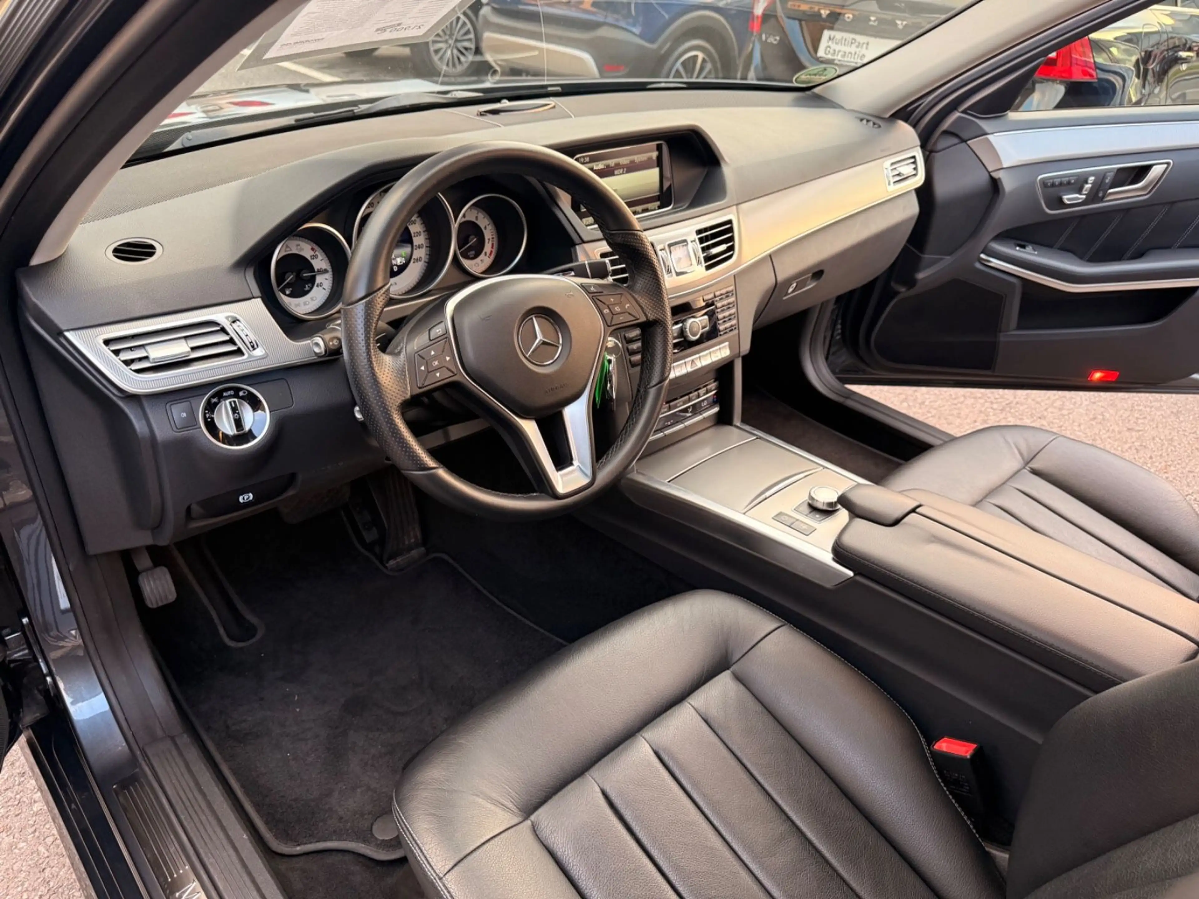 Mercedes-Benz E 350 E Limousine E 350 CGI 4Matic*DB SERVICE — photo 12