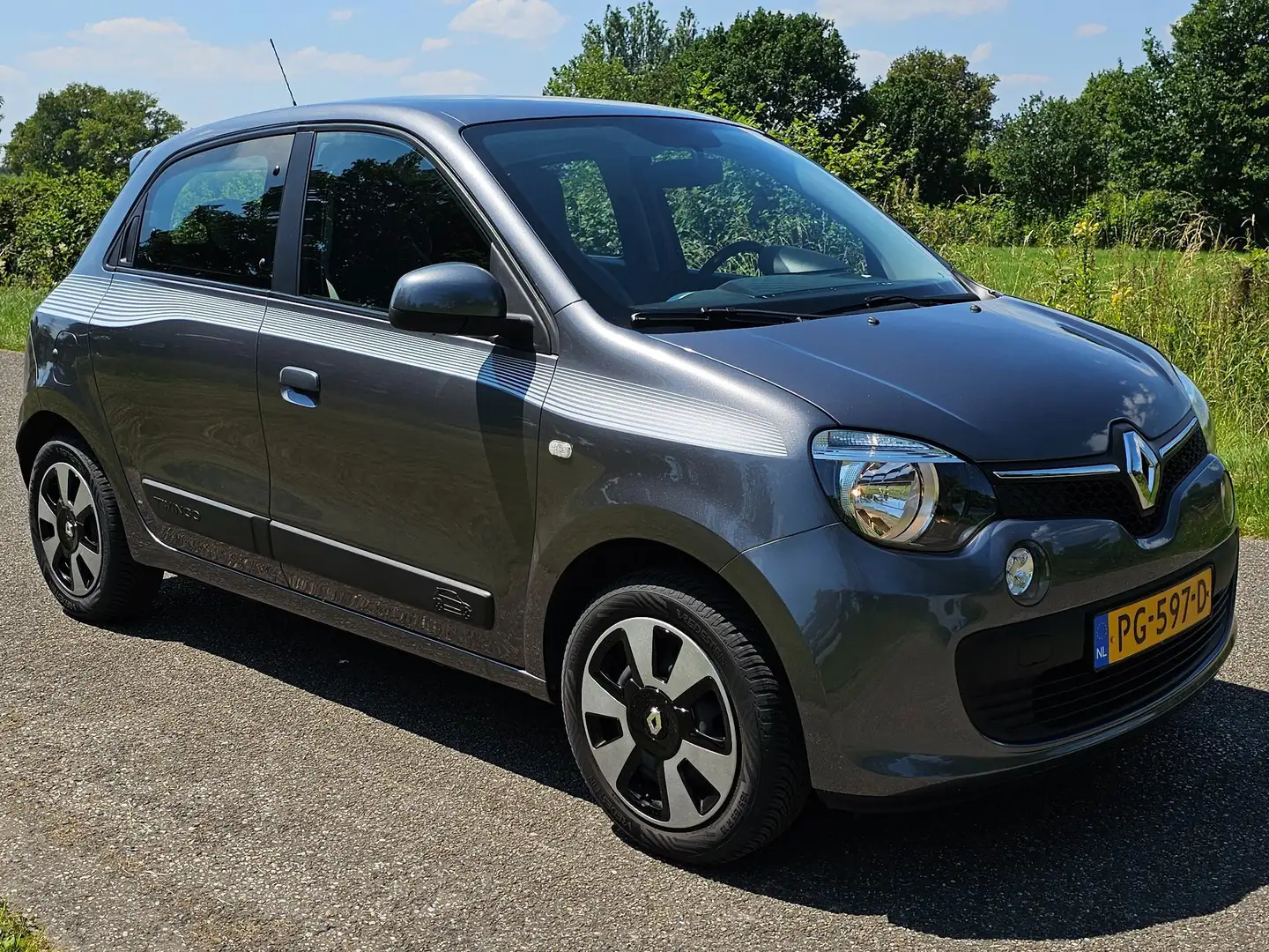 Renault Twingo Twingo 1.0 Collection PARKEERSENSOREN NIEUWE APK Grijs - 1