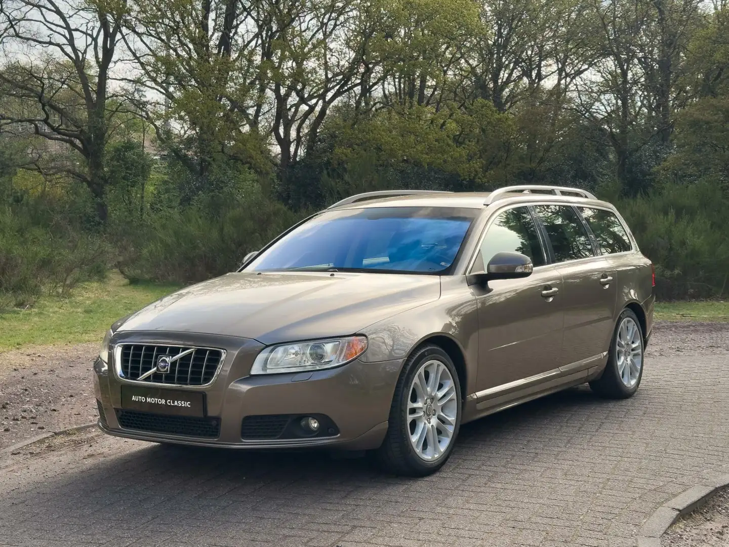 Volvo V70 3.0 T6 AWD Summum | Oyster Grey | Youngtimer 98DKM Grijs - 1