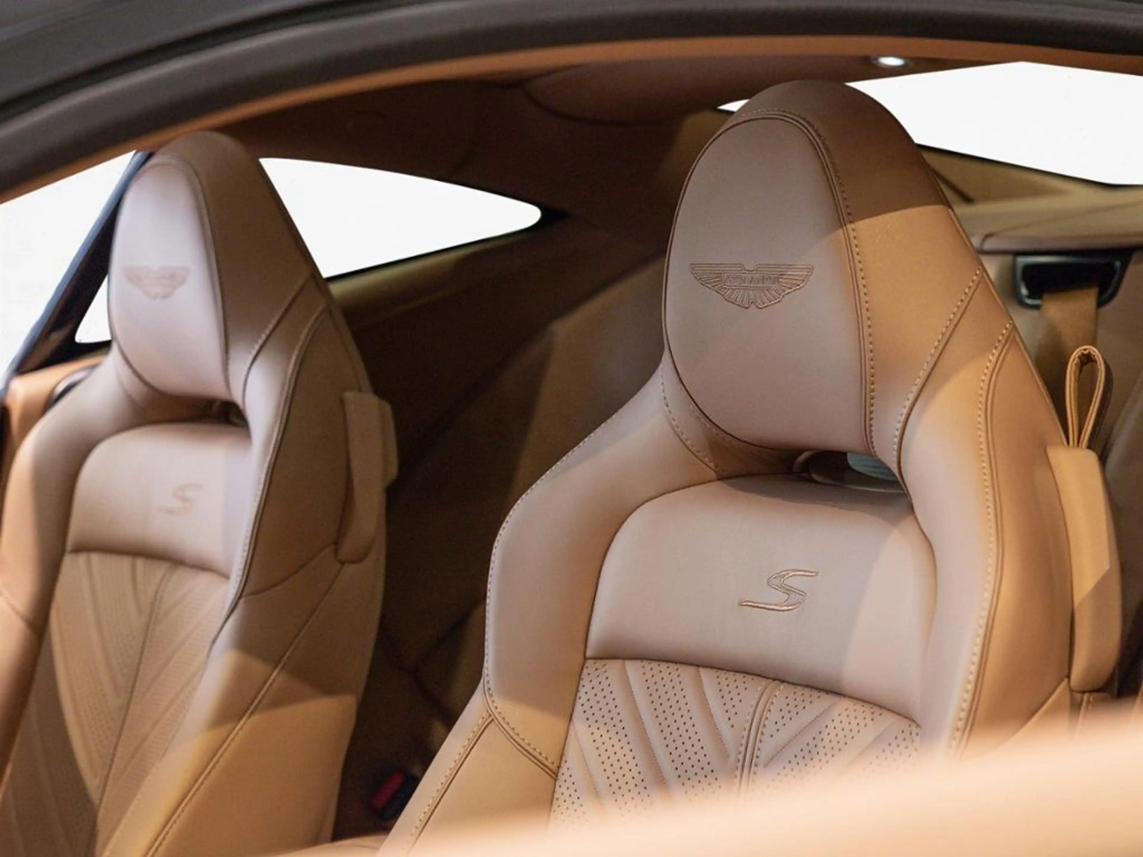Aston Martin DB12 S Coupe Aston Martin Hamburg — photo 6
