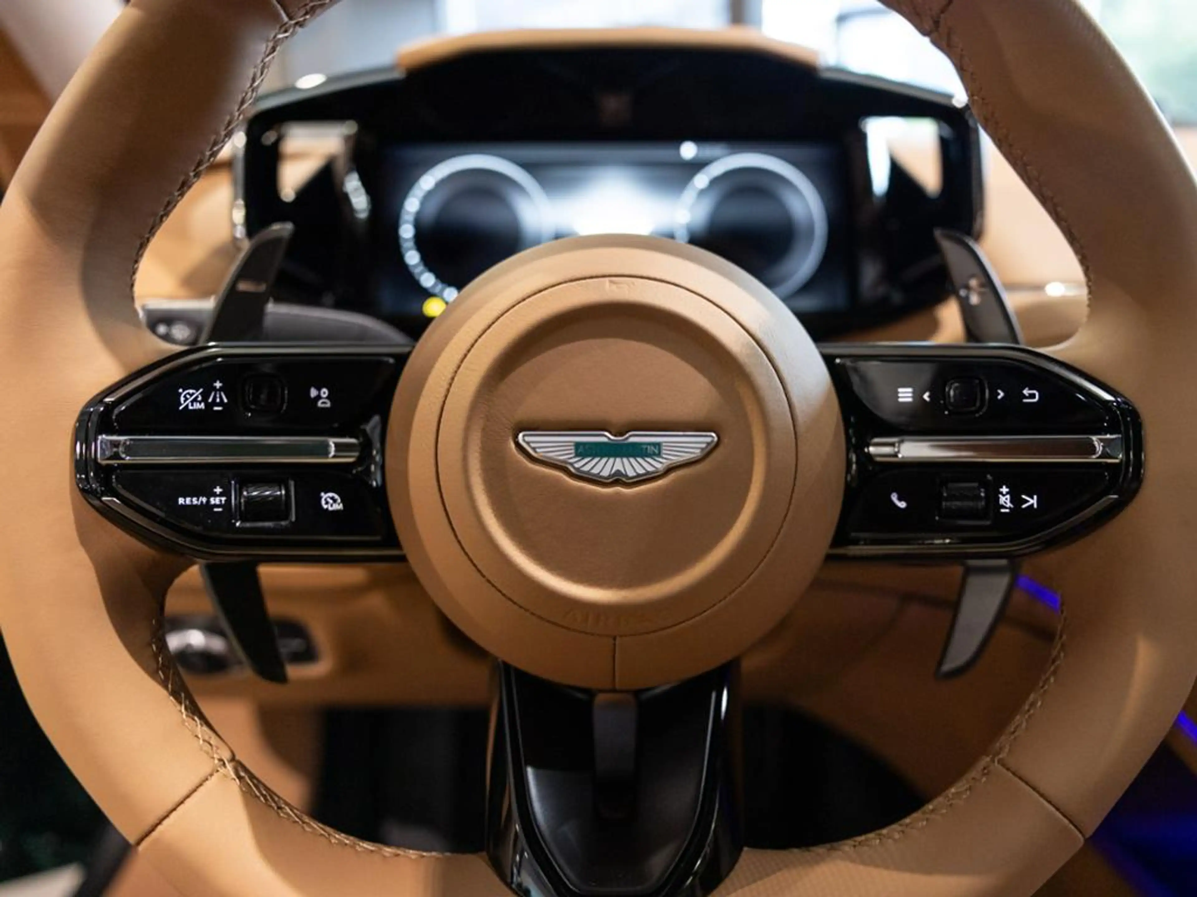 Aston Martin DB12 S Coupe Aston Martin Hamburg — photo 12