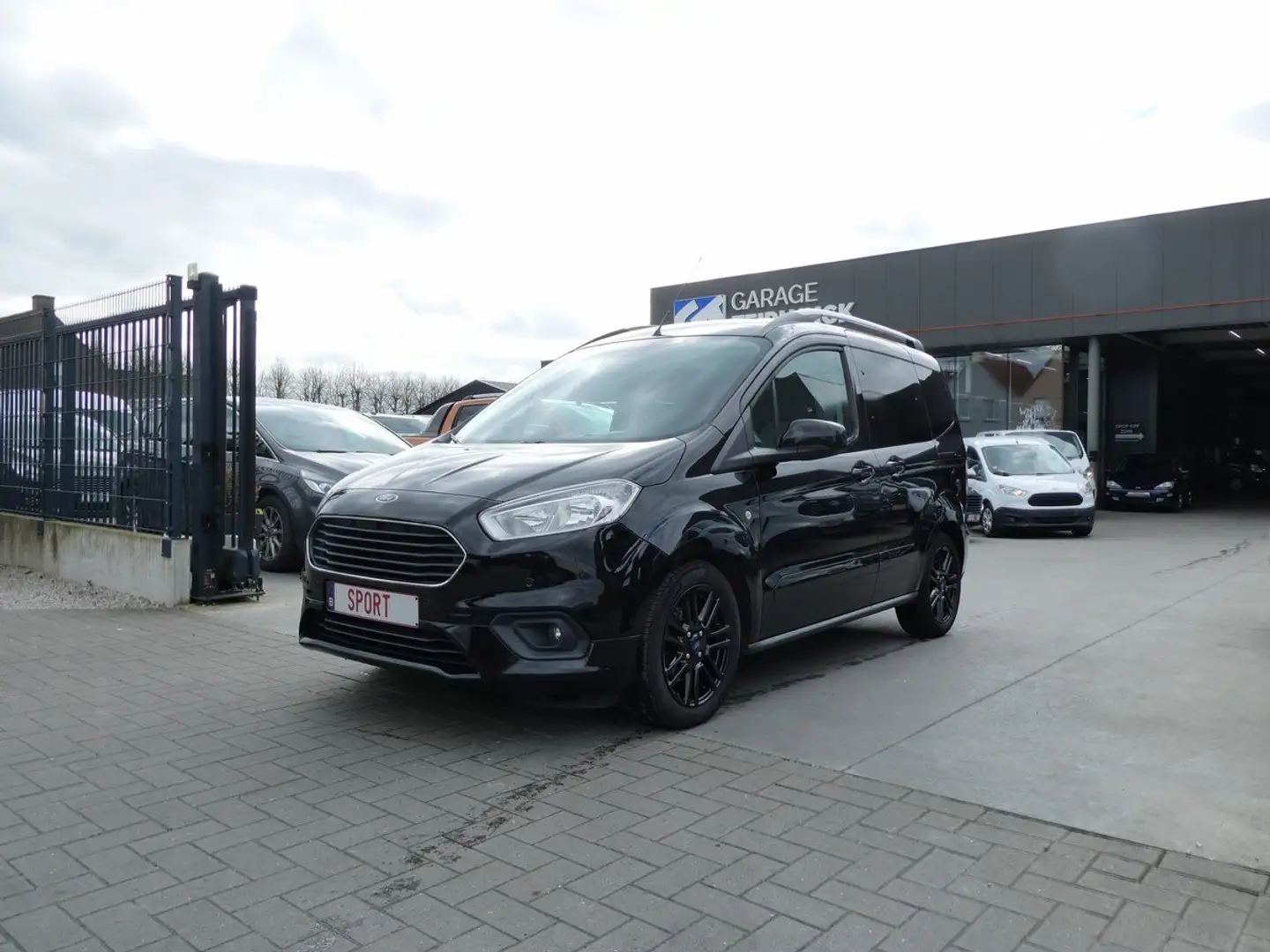 Ford Tourneo Courier 1.5 TDCi 75pk 5pl SPORT Luxe '19 61000km (69691) Black - 2