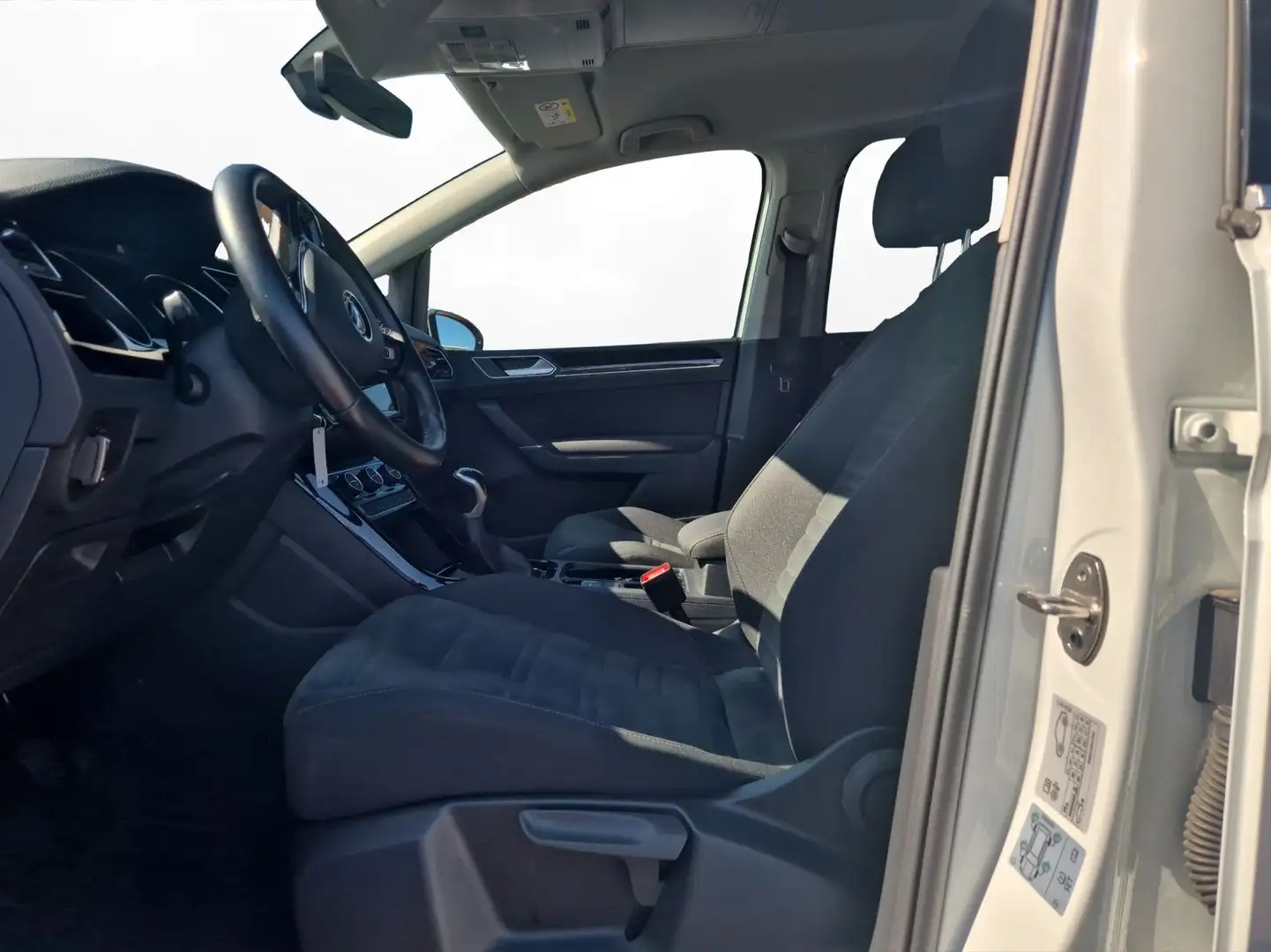 Volkswagen Touran 1.5 TSI Highline Klima SiHz LED Navi Weiß - 2