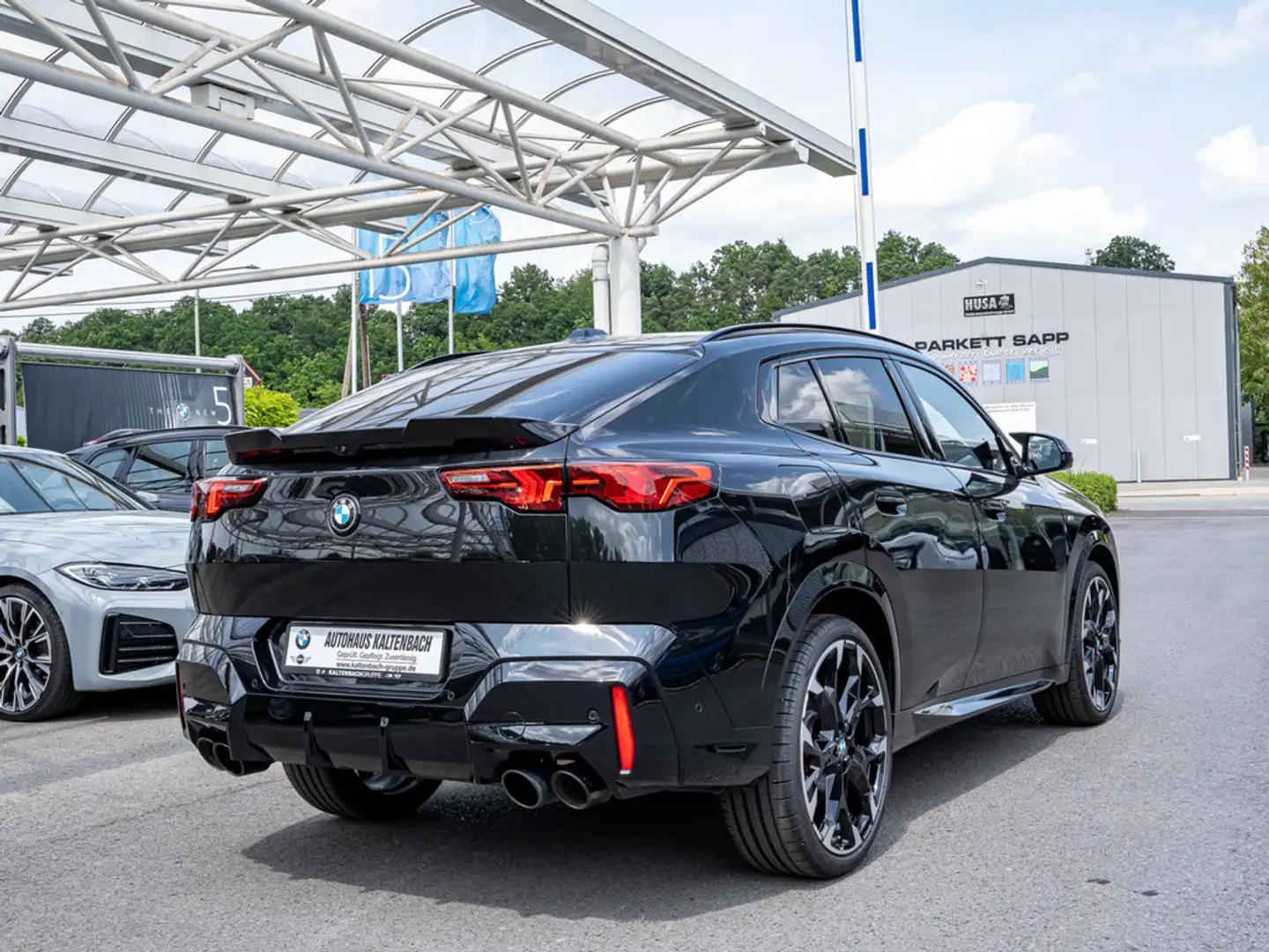 BMW X2 M 35i xDrive PANO HUD LED ALUFELGEN 21 ZOLL Zwart - 2