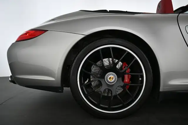 Porsche 911 view 28